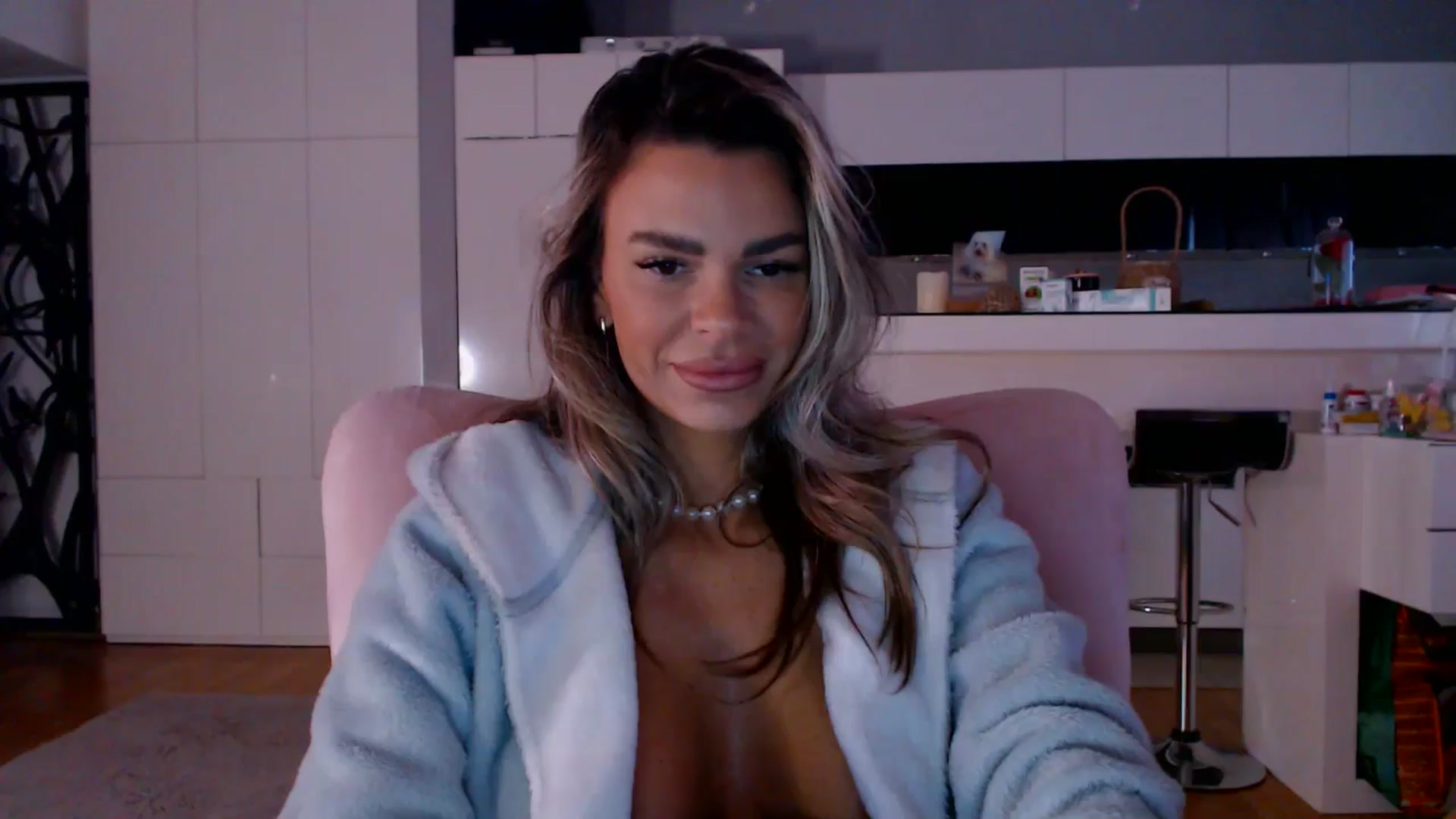 Gallery image thumbnail from D_y_y's myfreecams stream on, 03/27/2026, 05:09 image 18 of 20