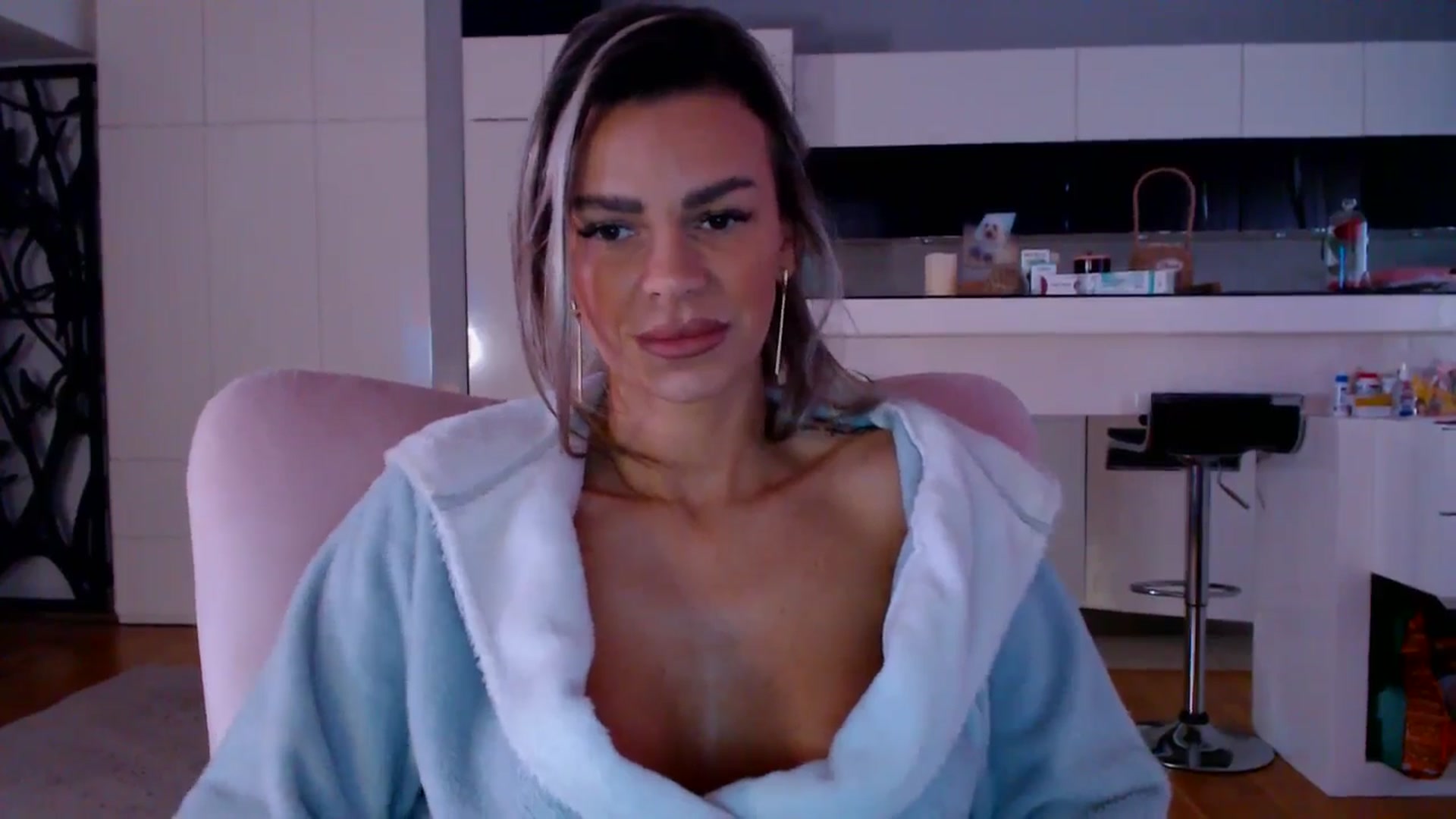 Gallery image thumbnail from D_y_y's myfreecams stream on, 04/01/2026, 05:12 image 19 of 20