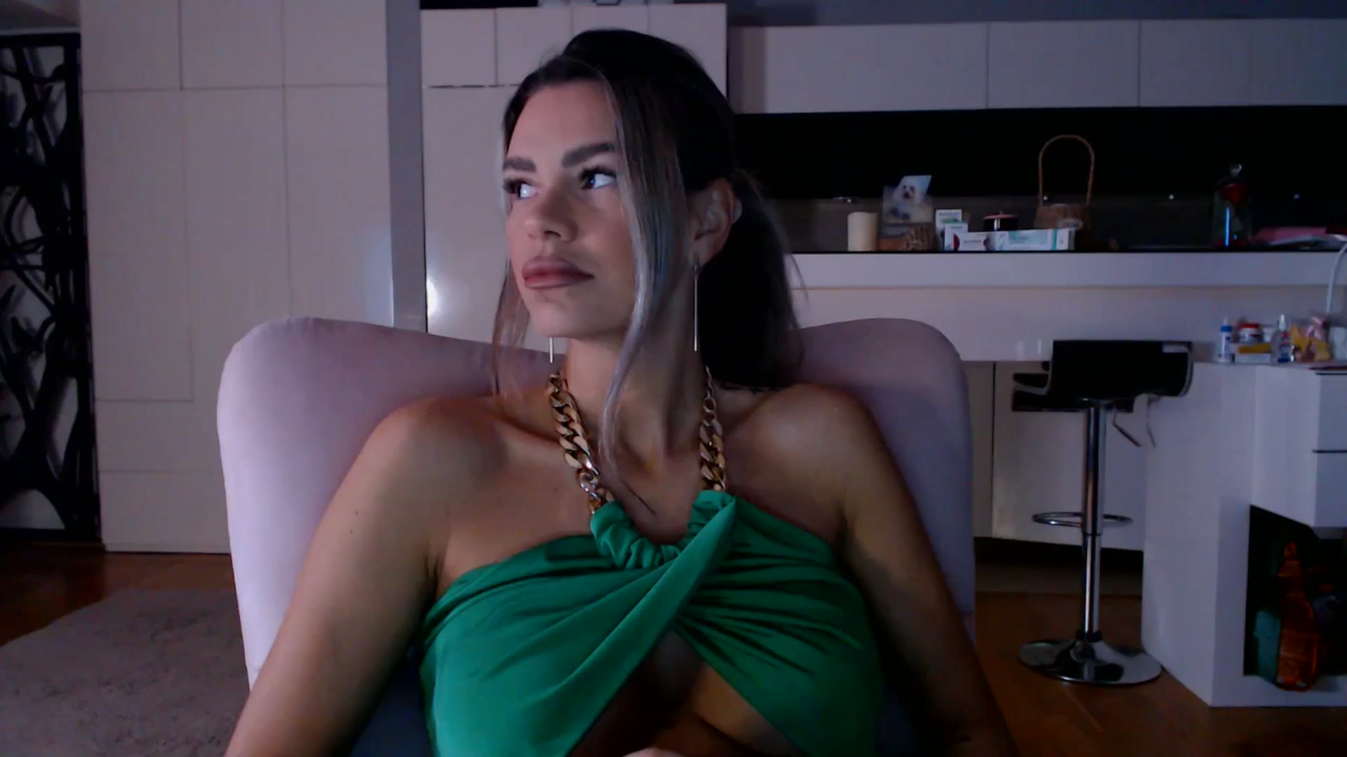 Gallery image thumbnail from D_y_y's myfreecams stream on, 04/01/2026, 05:12 image 2 of 20