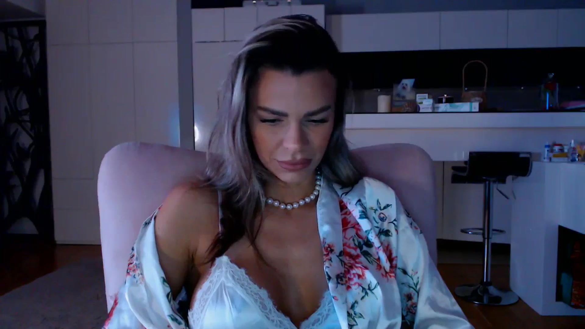 Gallery image thumbnail from D_y_y's myfreecams stream on, 04/02/2026, 04:53 image 17 of 20