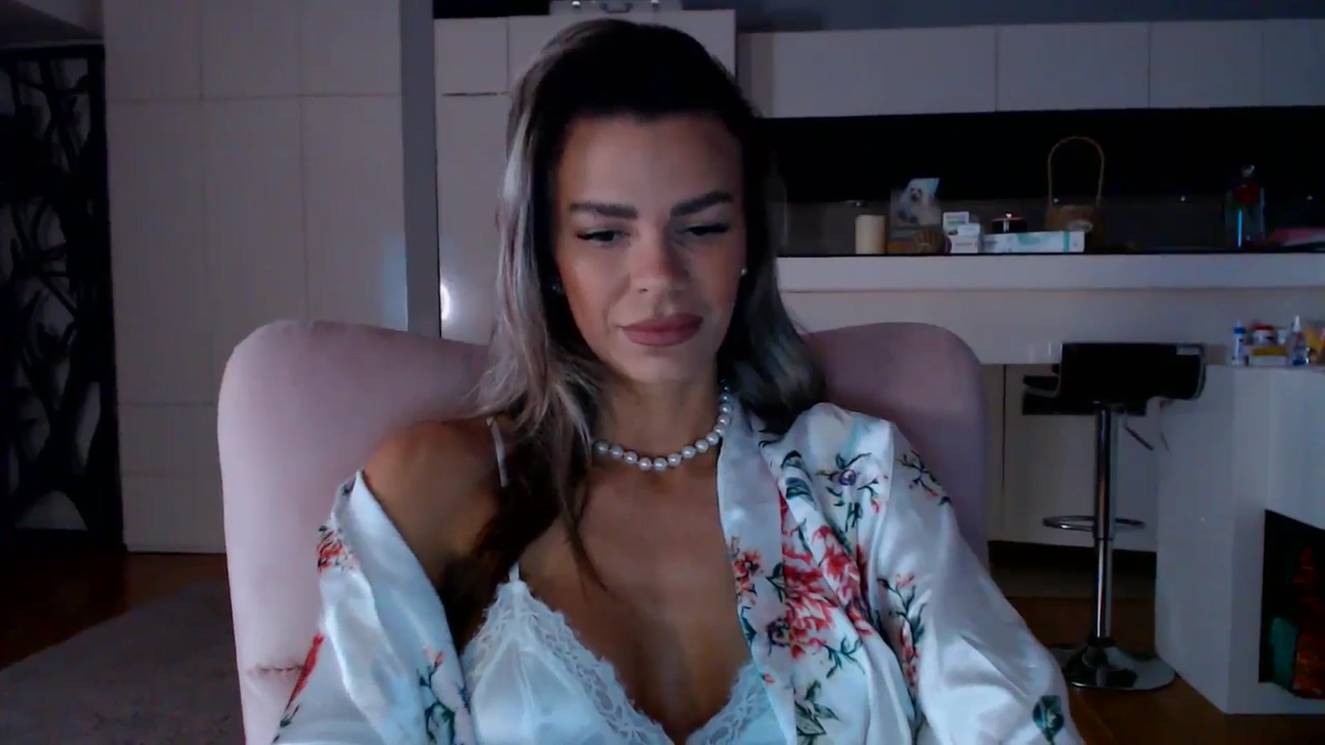 Gallery image thumbnail from D_y_y's myfreecams stream on, 04/02/2026, 04:53 image 16 of 20