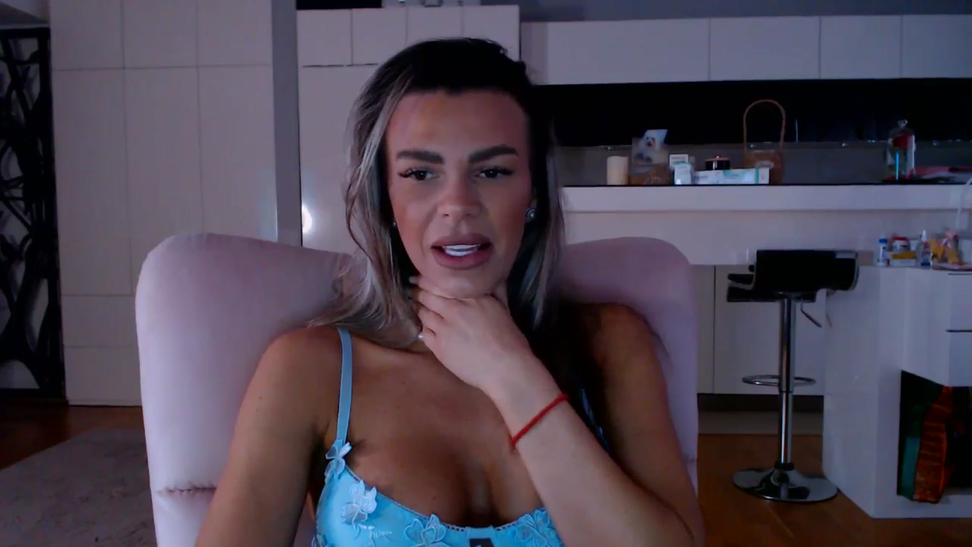 Gallery image thumbnail from D_y_y's myfreecams stream on, 04/04/2026, 05:05 image 15 of 20