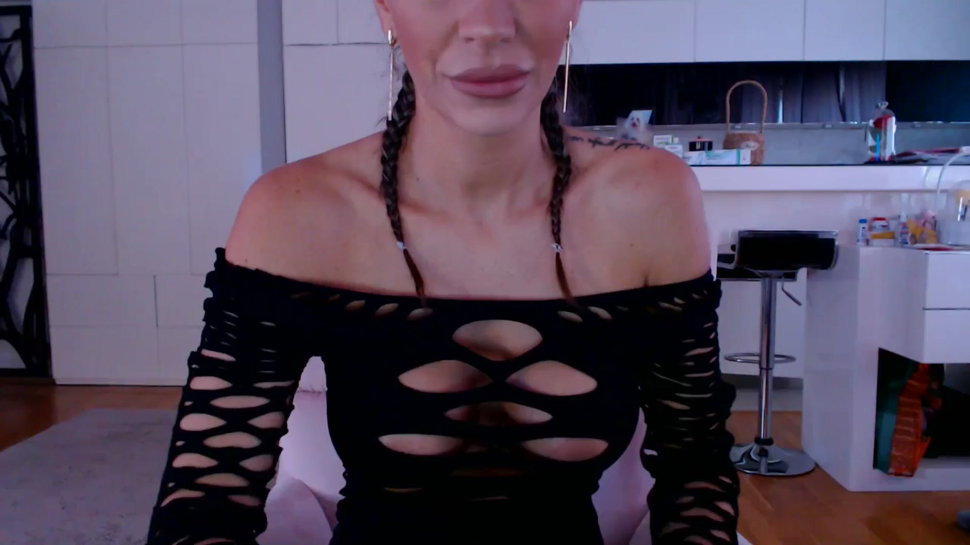 Gallery image thumbnail from D_y_y's myfreecams stream on, 04/08/2026, 05:42 image 9 of 20