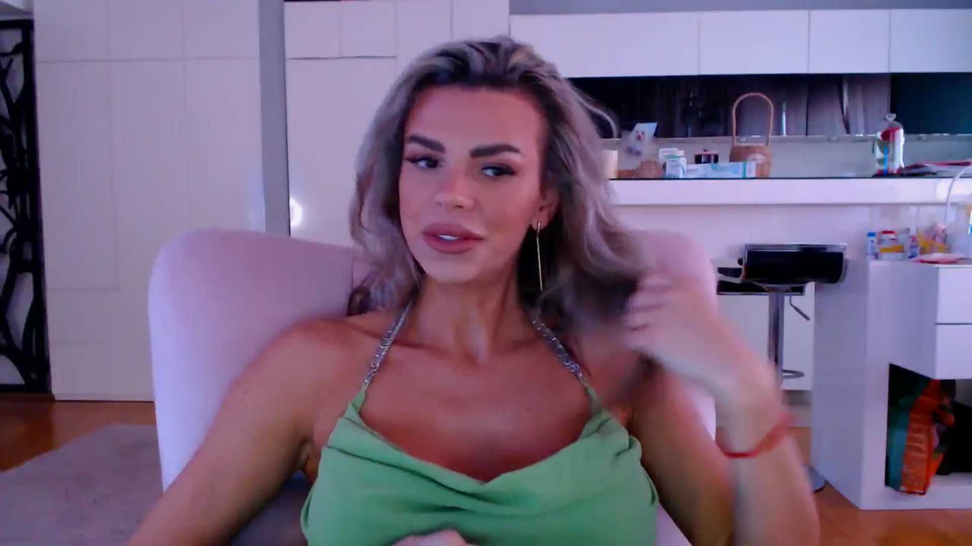 Gallery image thumbnail from D_y_y's myfreecams stream on, 04/09/2026, 05:00 image 19 of 20