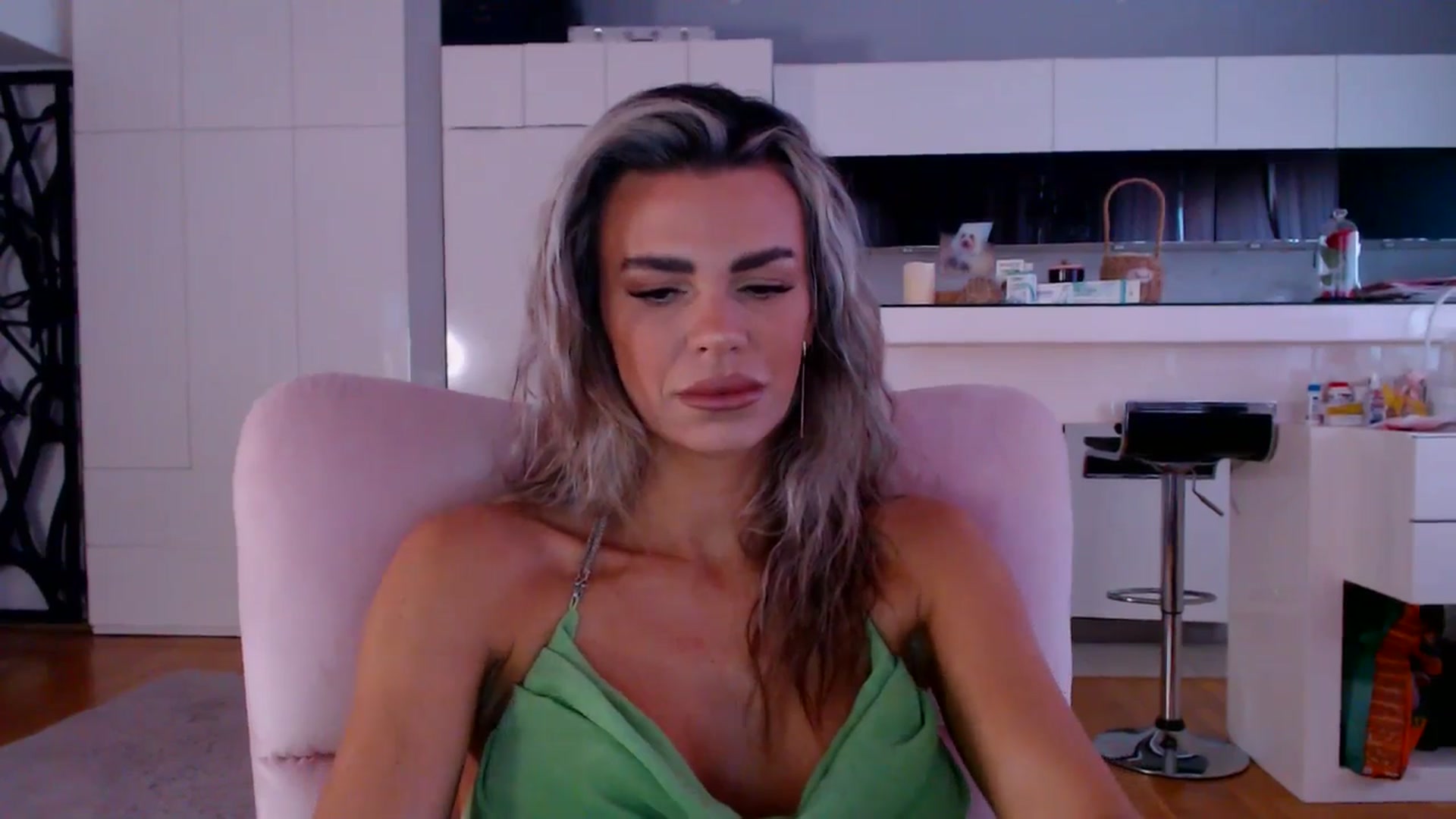 Gallery image thumbnail from D_y_y's myfreecams stream on, 04/09/2026, 05:00 image 2 of 20