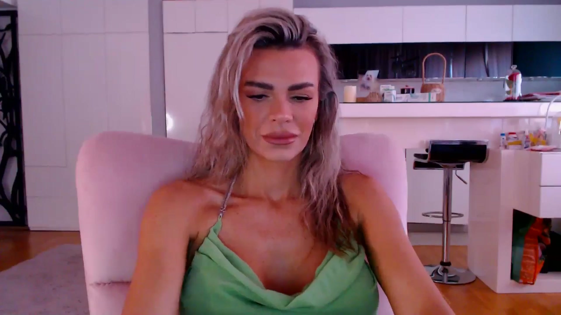 Gallery image thumbnail from D_y_y's myfreecams stream on, 04/09/2026, 05:00 image 14 of 20