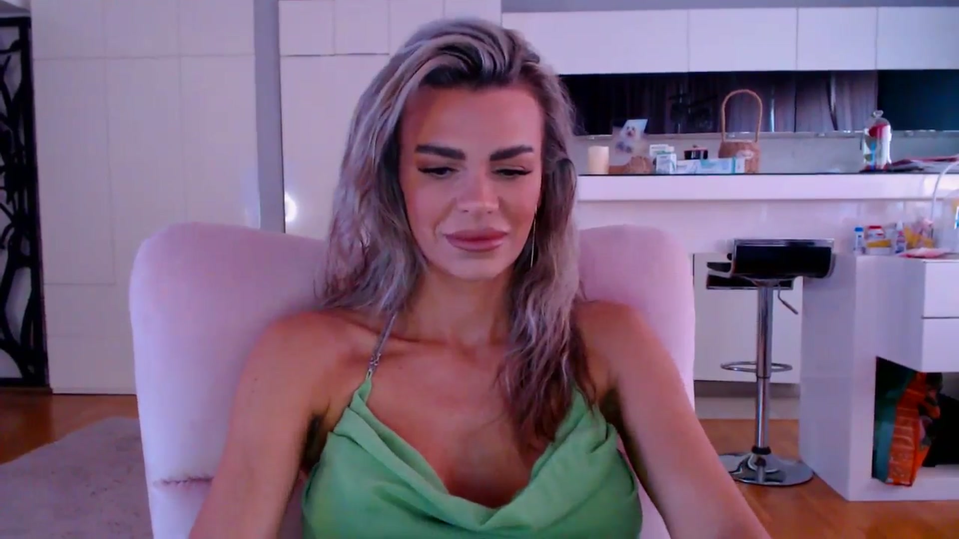 Gallery image thumbnail from D_y_y's myfreecams stream on, 04/09/2026, 05:00 image 17 of 20