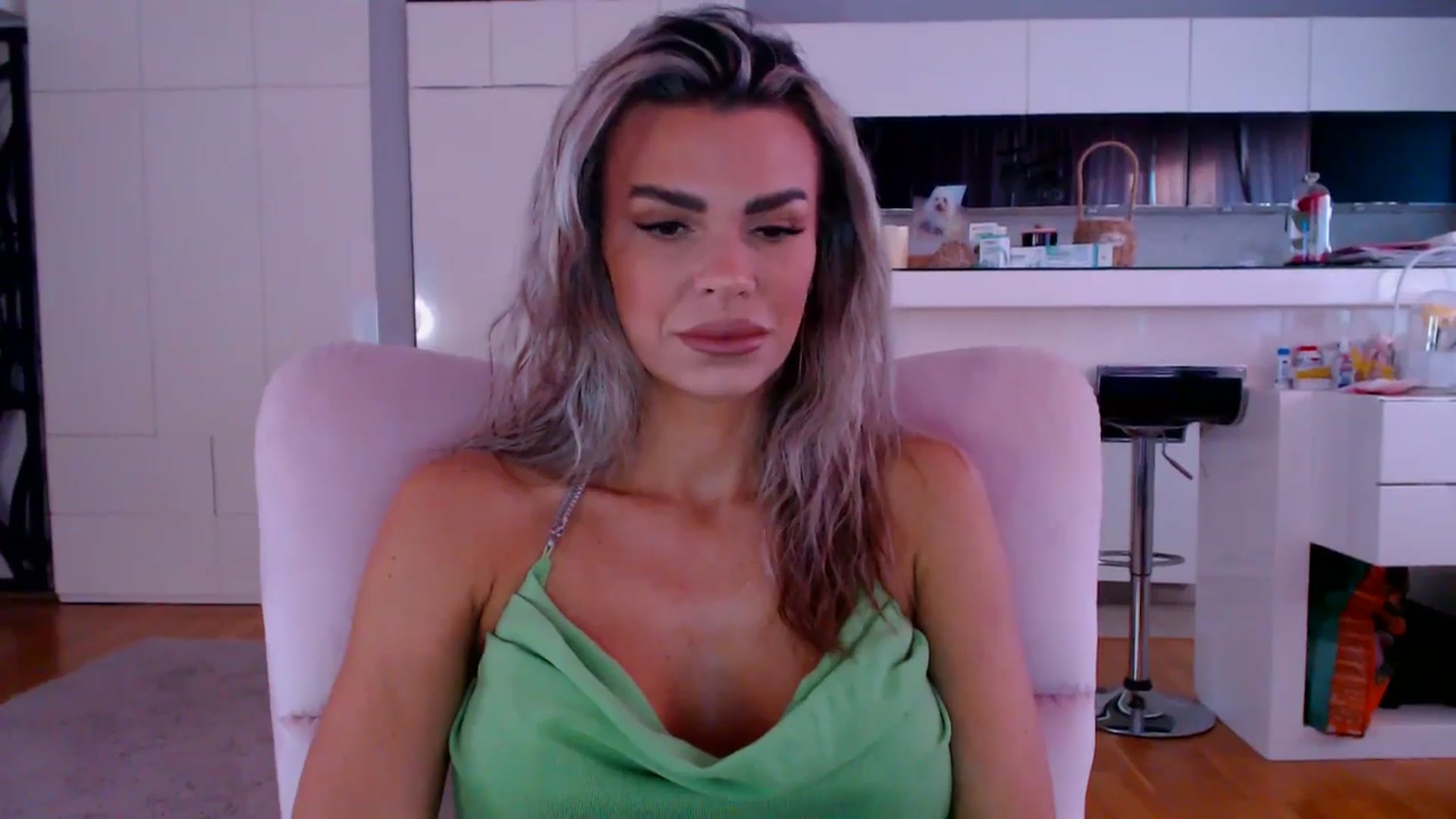 Gallery image thumbnail from D_y_y's myfreecams stream on, 04/09/2026, 05:00 image 6 of 20