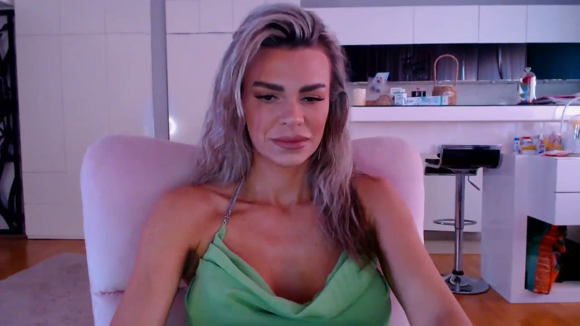 Gallery image thumbnail from D_y_y's myfreecams stream on, 04/09/2026, 05:00 image 12 of 20