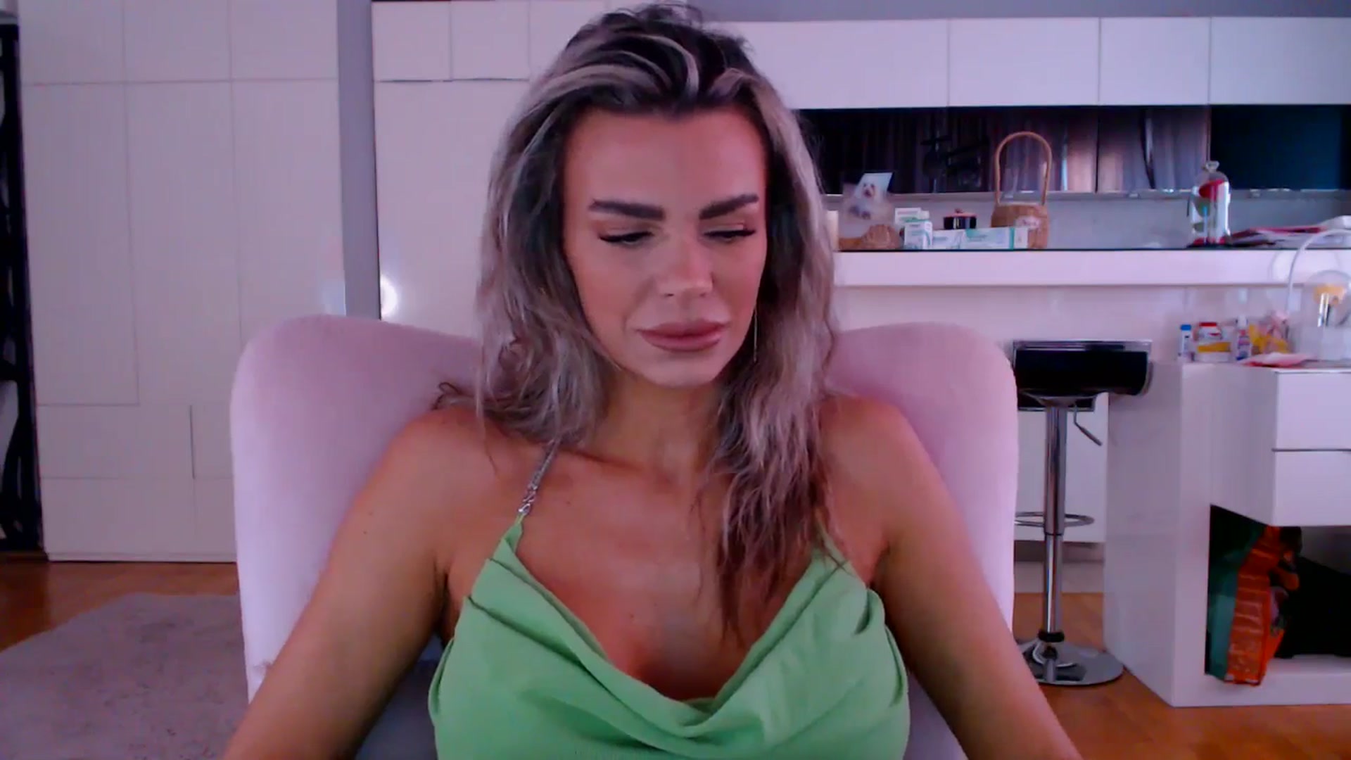 Gallery image thumbnail from D_y_y's myfreecams stream on, 04/09/2026, 05:00 image 7 of 20