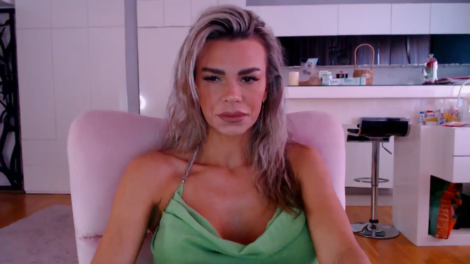 Gallery image thumbnail from D_y_y's myfreecams stream on, 04/09/2026, 05:00 image 13 of 20