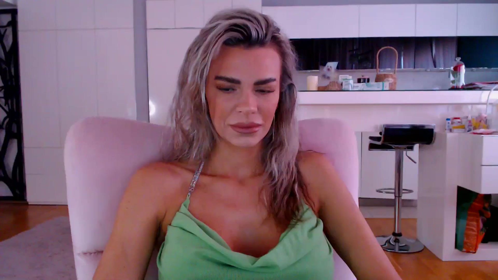 Gallery image thumbnail from D_y_y's myfreecams stream on, 04/09/2026, 05:00 image 15 of 20