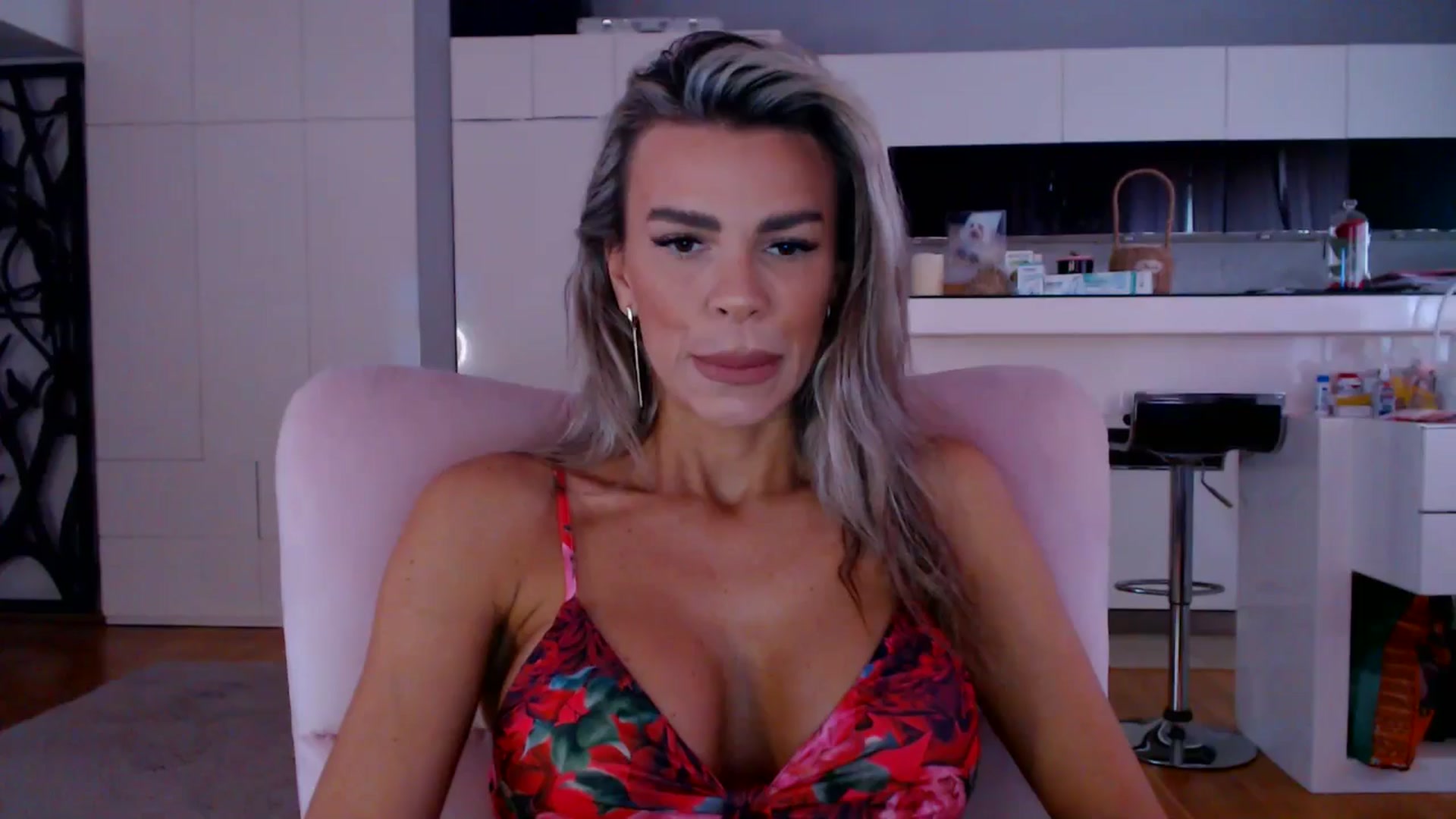 Gallery image thumbnail from D_y_y's myfreecams stream on, 04/10/2026, 05:25 image 14 of 20