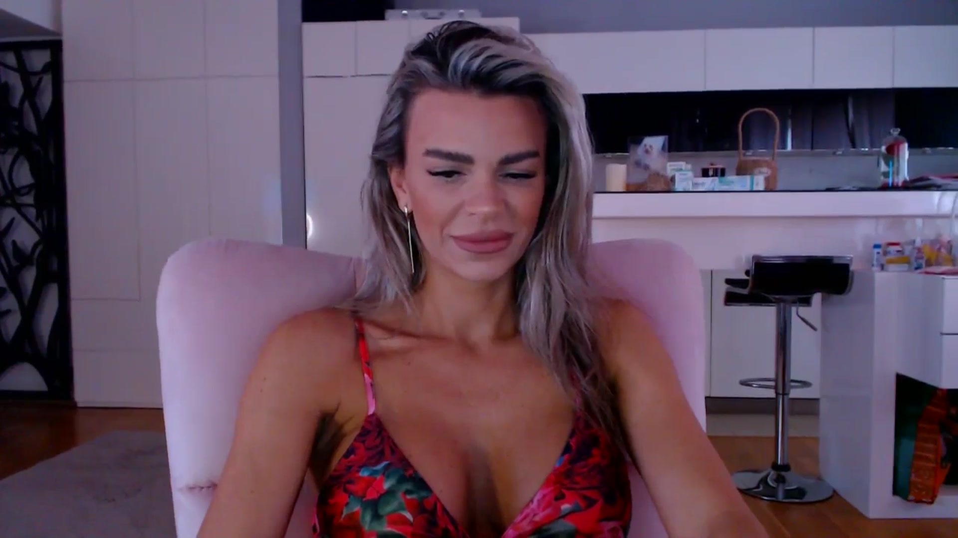 Gallery image thumbnail from D_y_y's myfreecams stream on, 04/10/2026, 05:25 image 15 of 20