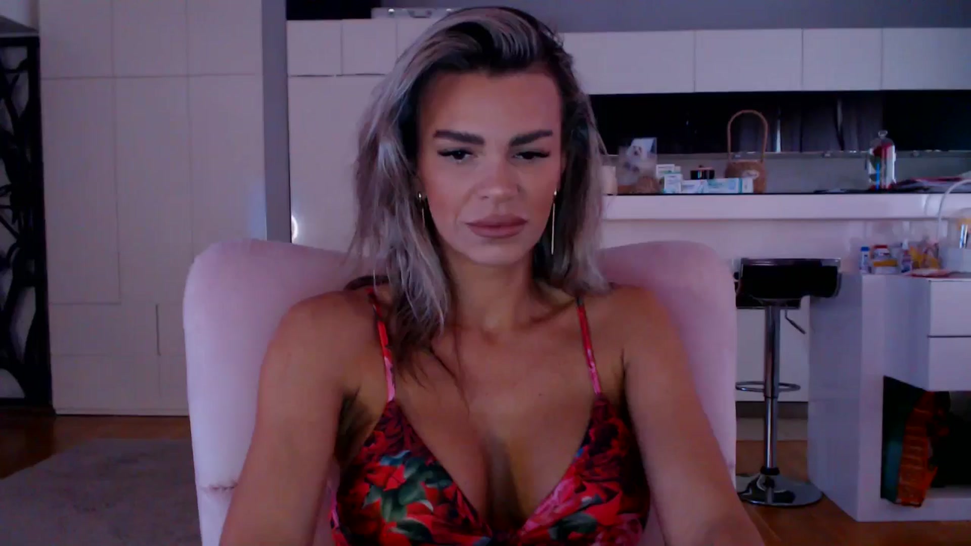 Gallery image thumbnail from D_y_y's myfreecams stream on, 04/10/2026, 05:25 image 5 of 20