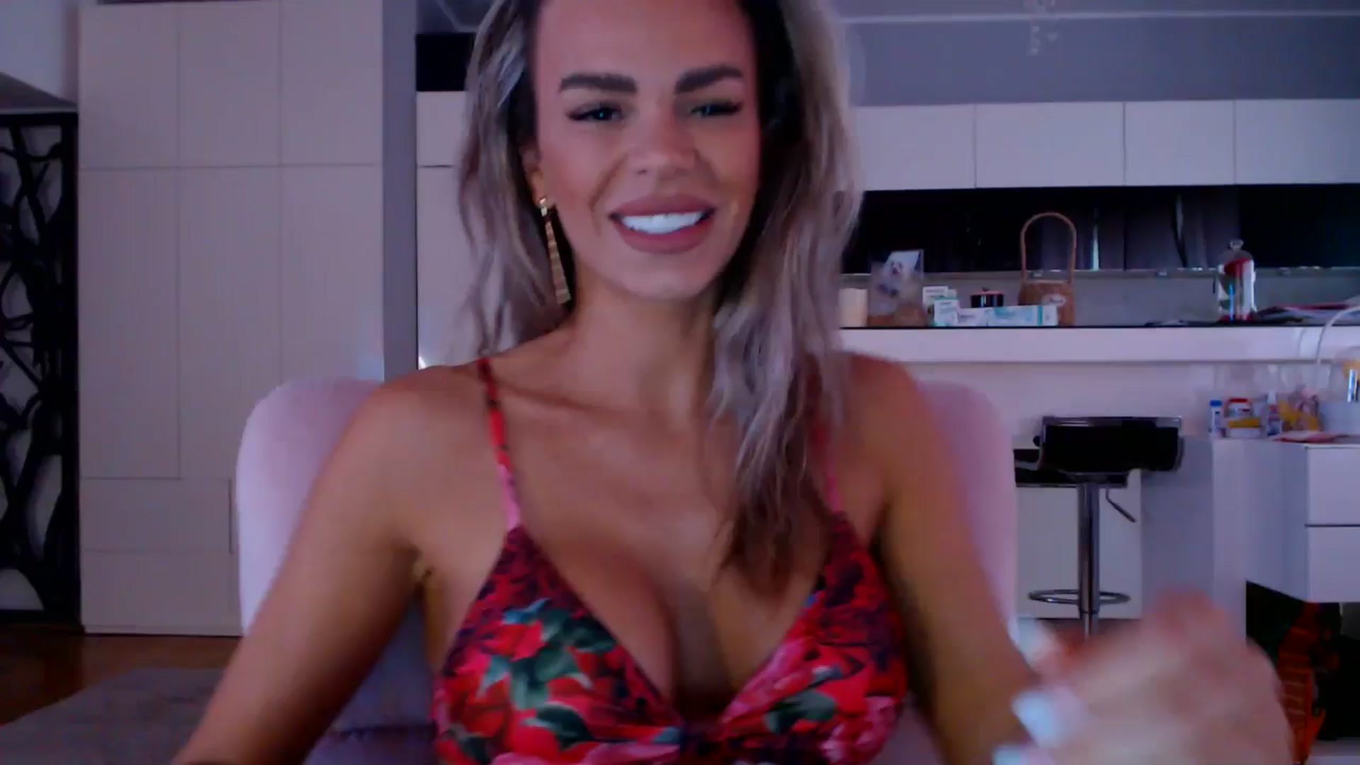 Gallery image thumbnail from D_y_y's myfreecams stream on, 04/10/2026, 05:25 image 7 of 20