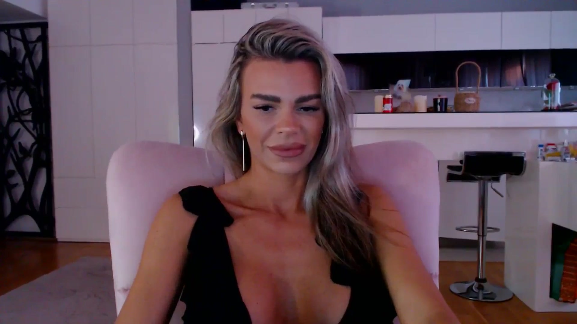 Gallery image thumbnail from D_y_y's myfreecams stream on, 04/12/2026, 05:41 image 7 of 20