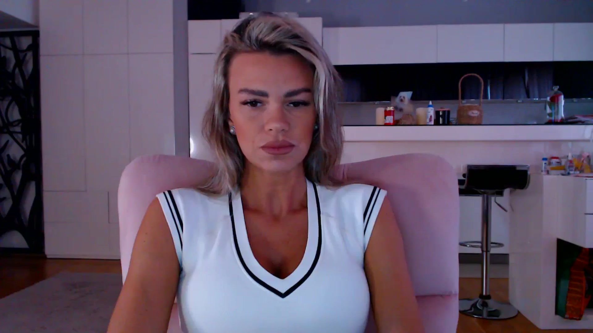 Gallery image thumbnail from D_y_y's myfreecams stream on, 04/14/2026, 05:34 image 4 of 20