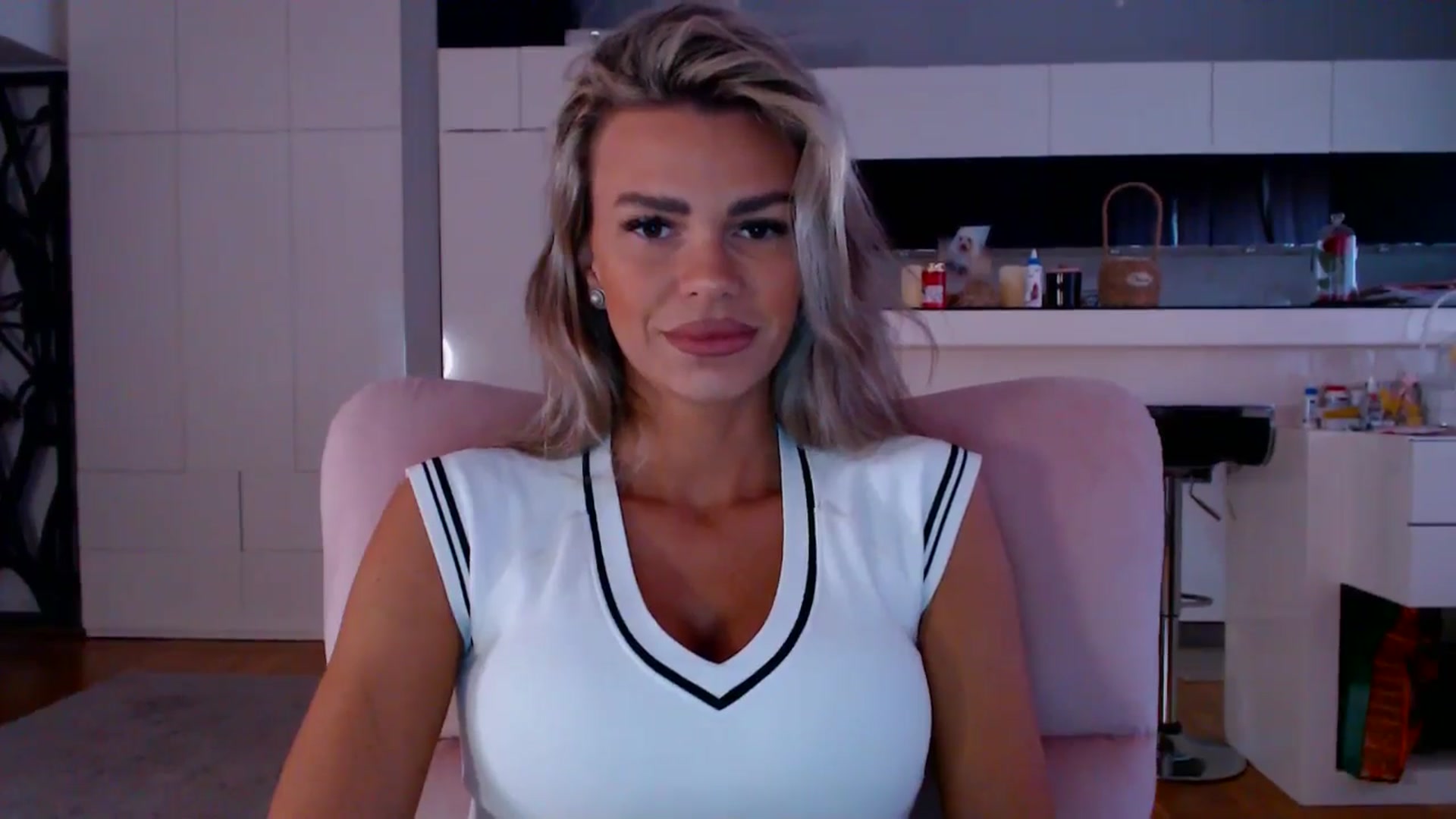 Gallery image thumbnail from D_y_y's myfreecams stream on, 04/14/2026, 05:34 image 3 of 20