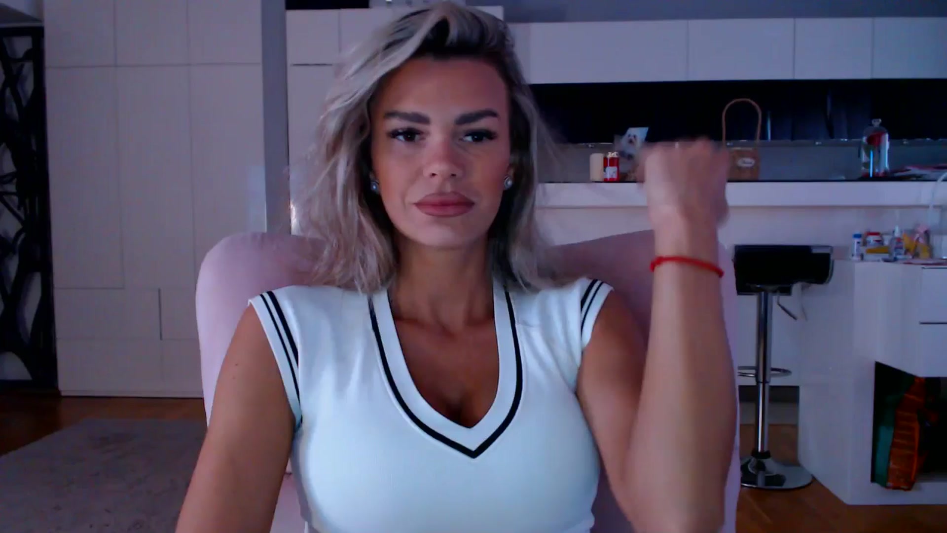 Gallery image thumbnail from D_y_y's myfreecams stream on, 04/14/2026, 05:34 image 1 of 20