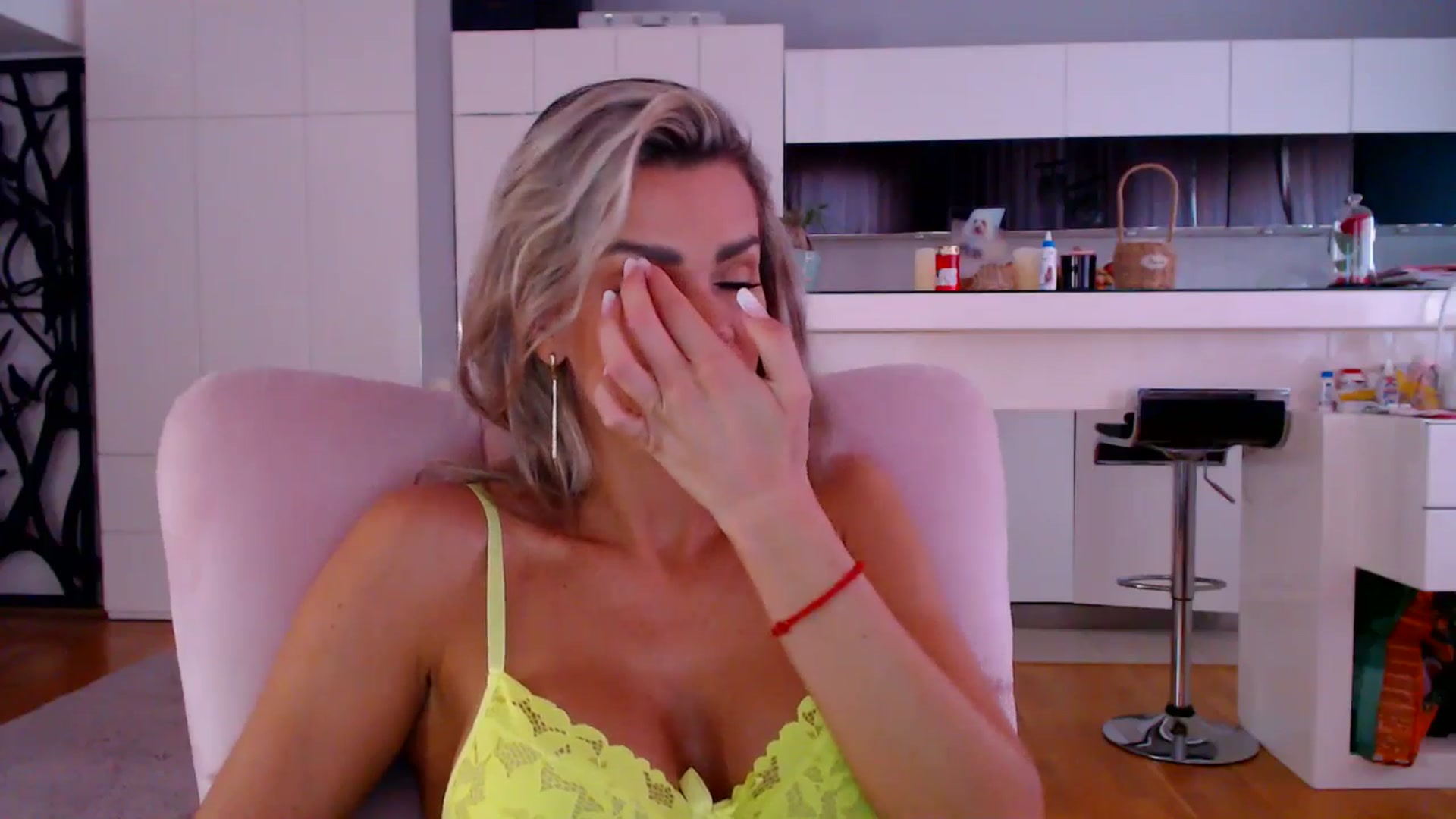 Gallery image thumbnail from D_y_y's myfreecams stream on, 04/15/2026, 05:06 image 15 of 20