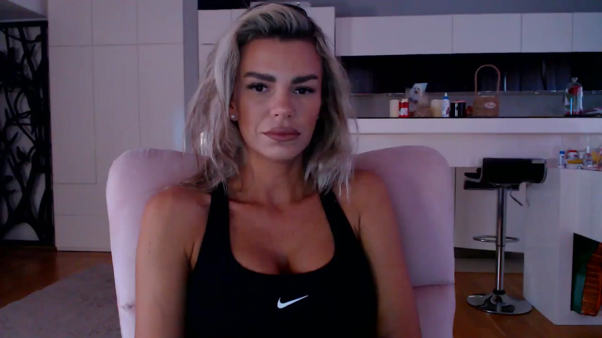 Gallery image thumbnail from D_y_y's myfreecams stream on, 04/16/2026, 05:11 image 2 of 20