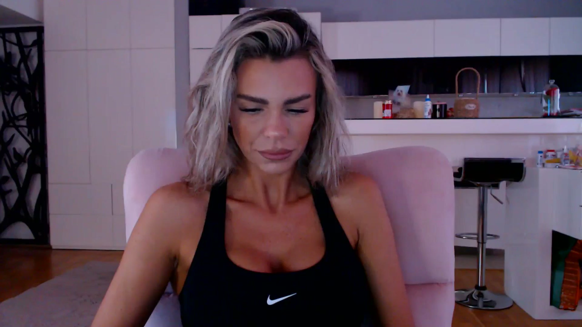 Gallery image thumbnail from D_y_y's myfreecams stream on, 04/16/2026, 05:11 image 5 of 20