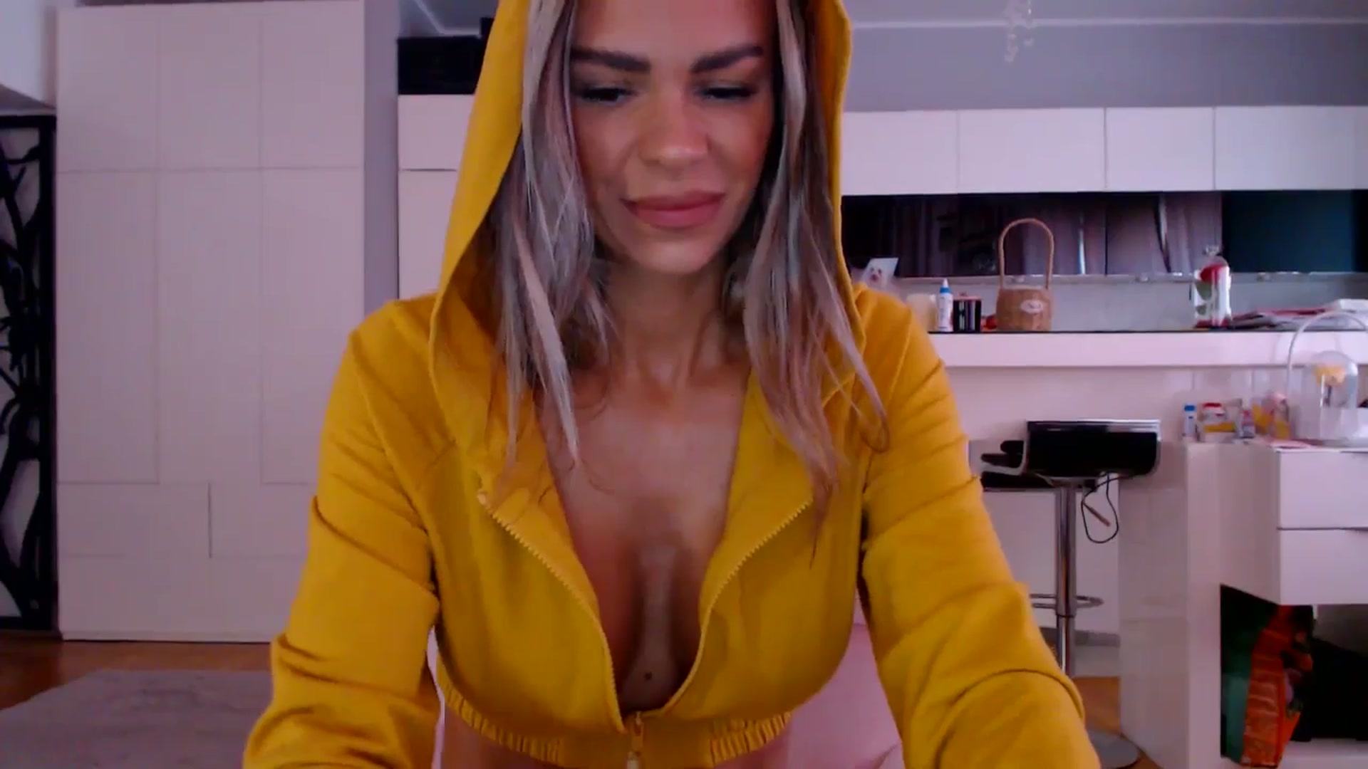 Gallery image thumbnail from D_y_y's myfreecams stream on, 04/18/2026, 05:22 image 6 of 20