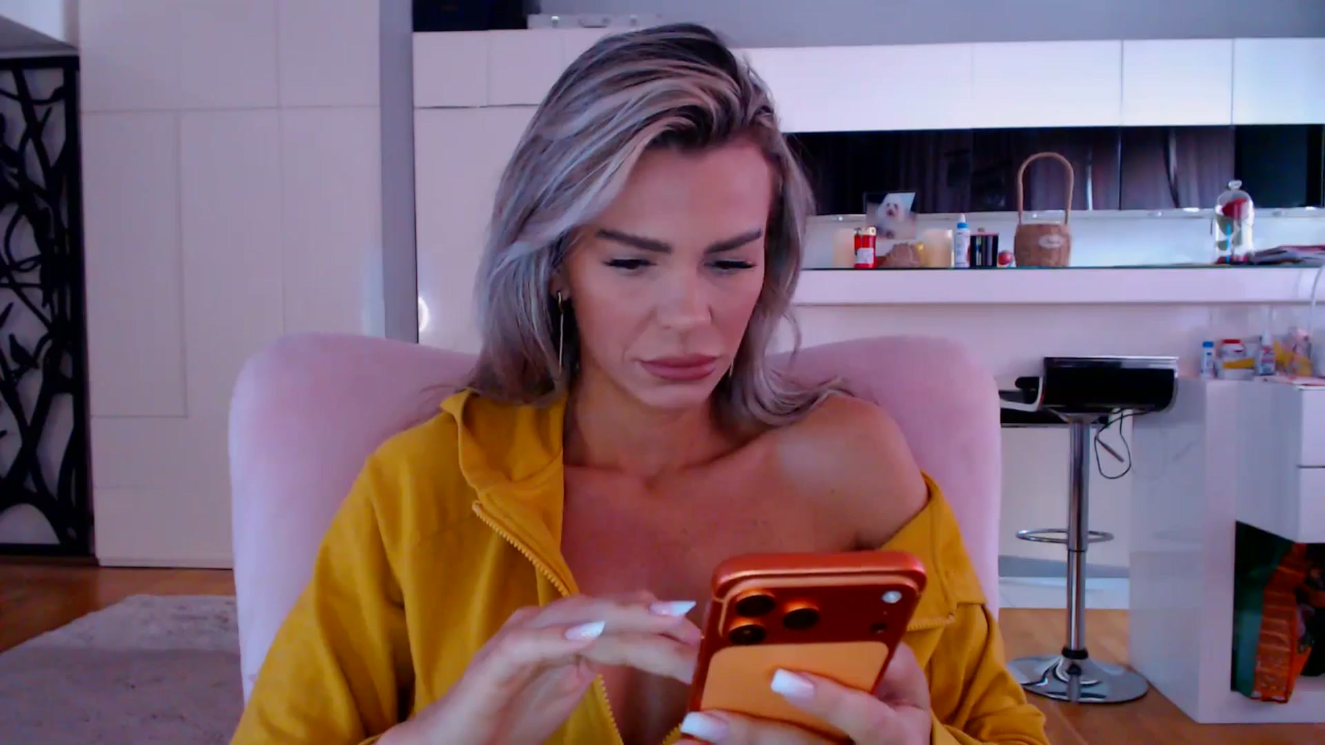 Gallery image thumbnail from D_y_y's myfreecams stream on, 04/18/2026, 05:22 image 8 of 20