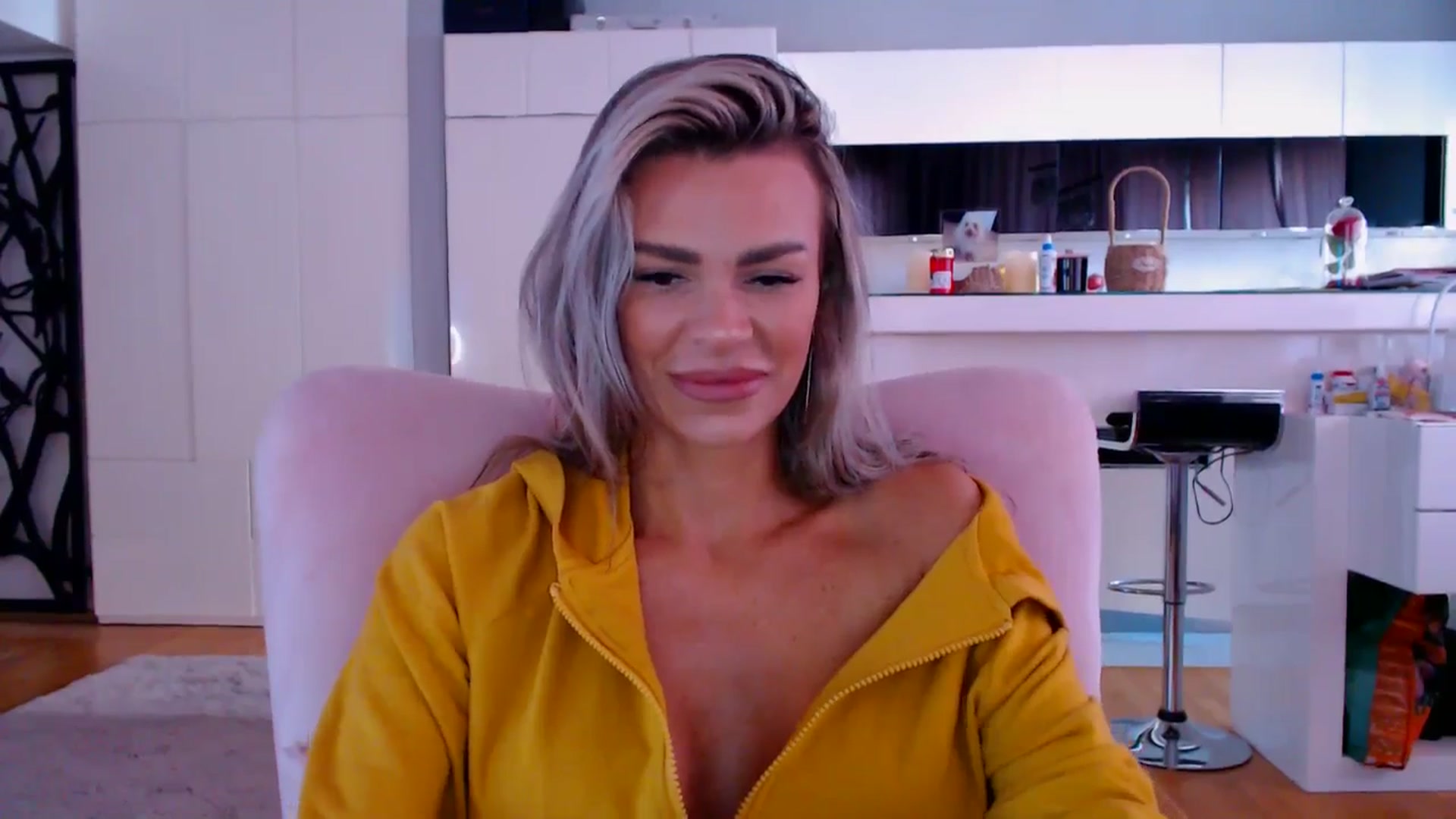 Gallery image thumbnail from D_y_y's myfreecams stream on, 04/18/2026, 05:22 image 20 of 20