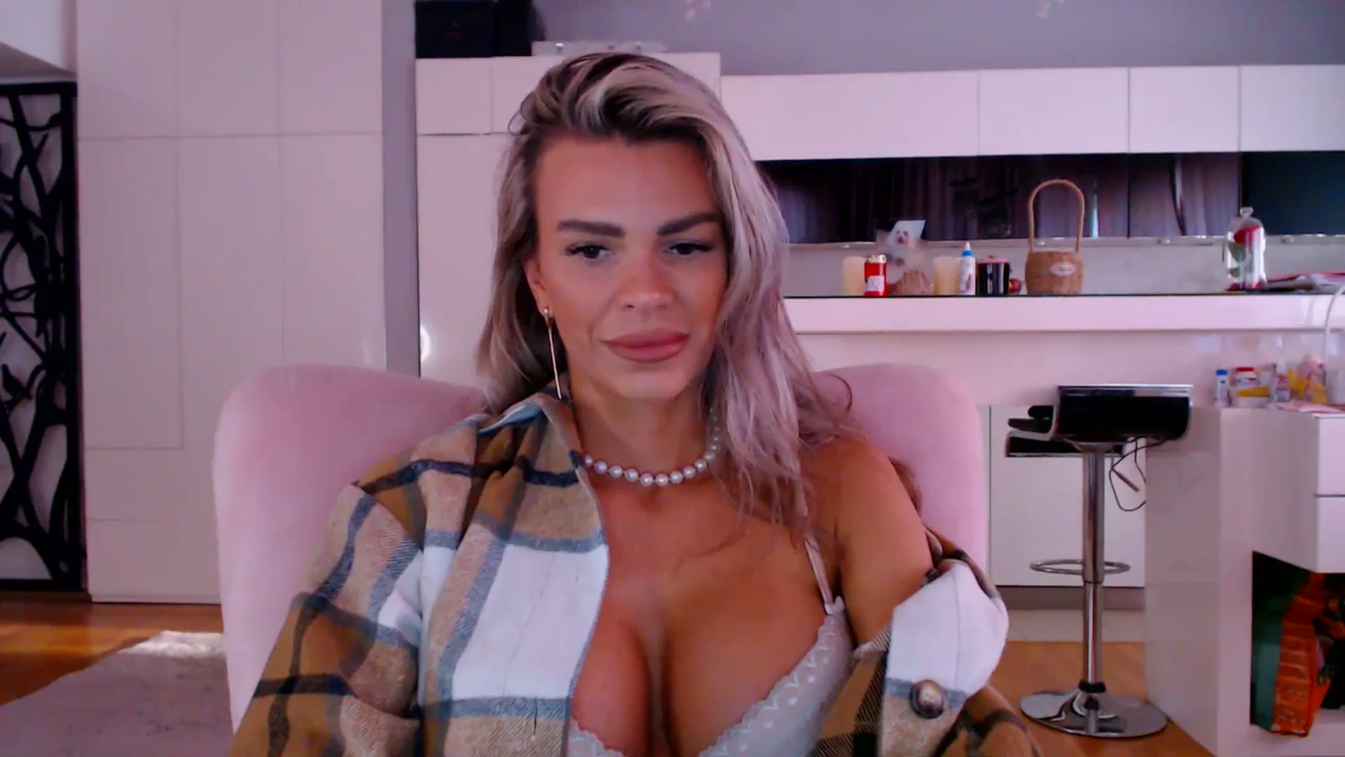 Gallery image thumbnail from D_y_y's myfreecams stream on, 04/19/2026, 04:40 image 19 of 20