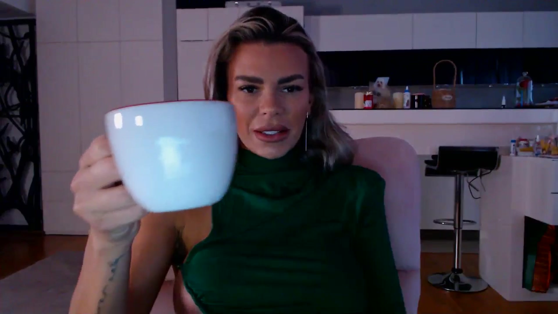 Gallery image thumbnail from D_y_y's myfreecams stream on, 04/21/2026, 05:29 image 4 of 20