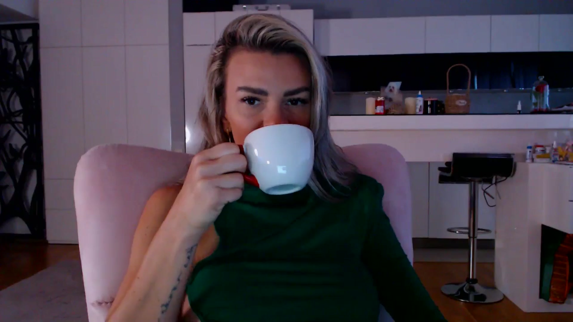 Gallery image thumbnail from D_y_y's myfreecams stream on, 04/21/2026, 05:29 image 5 of 20