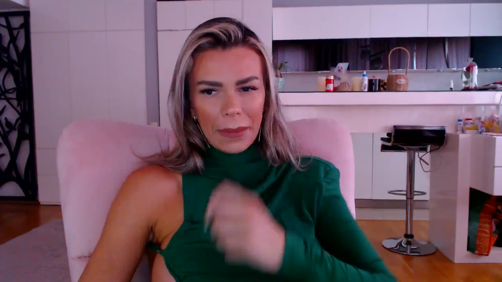 Gallery image thumbnail from D_y_y's myfreecams stream on, 04/21/2026, 05:29 image 18 of 20