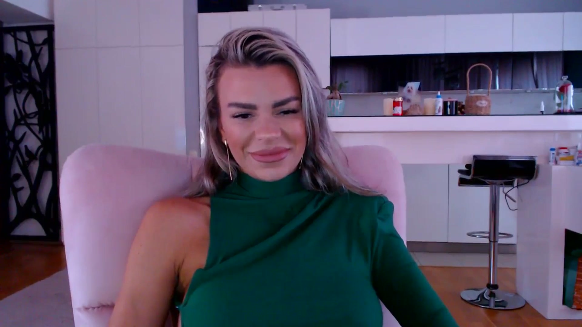 Gallery image thumbnail from D_y_y's myfreecams stream on, 04/21/2026, 05:29 image 15 of 20
