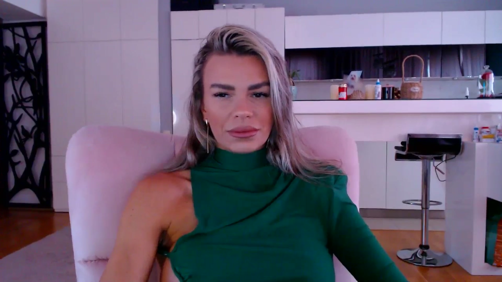 Gallery image thumbnail from D_y_y's myfreecams stream on, 04/21/2026, 05:29 image 16 of 20