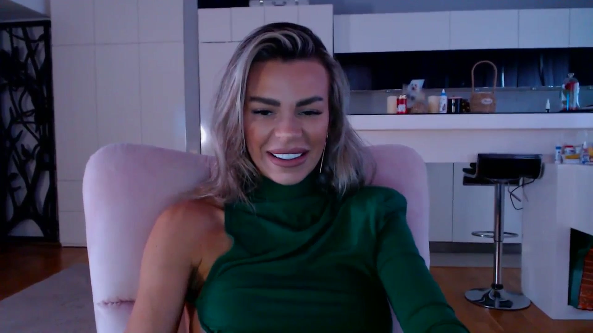 Gallery image thumbnail from D_y_y's myfreecams stream on, 04/21/2026, 05:29 image 9 of 20