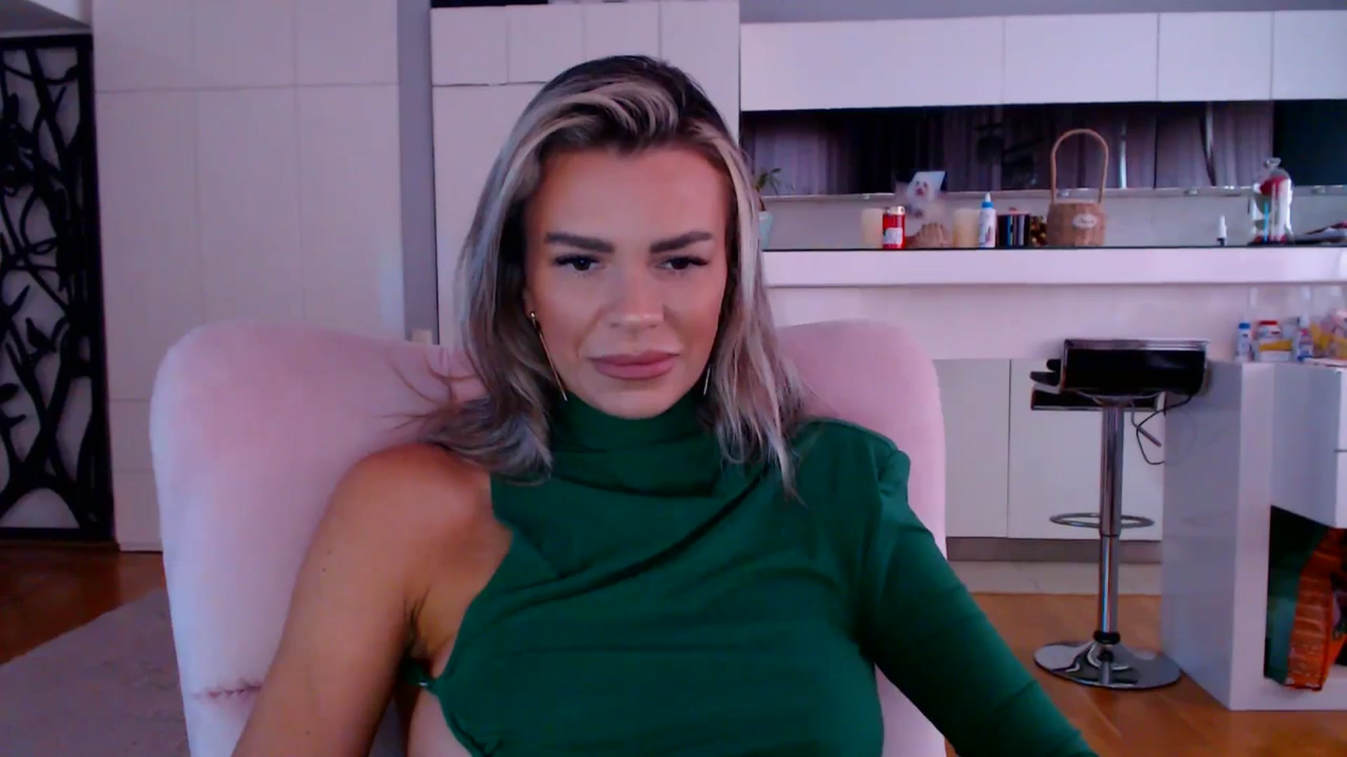 Gallery image thumbnail from D_y_y's myfreecams stream on, 04/21/2026, 05:29 image 19 of 20