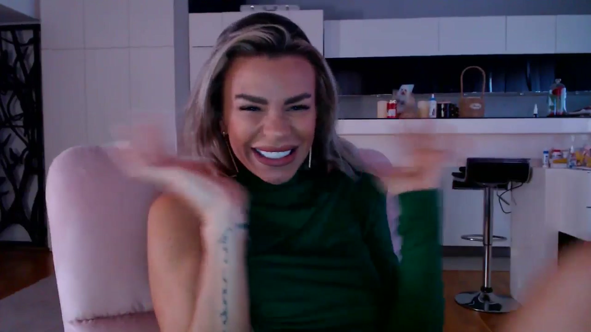 Gallery image thumbnail from D_y_y's myfreecams stream on, 04/21/2026, 05:29 image 7 of 20