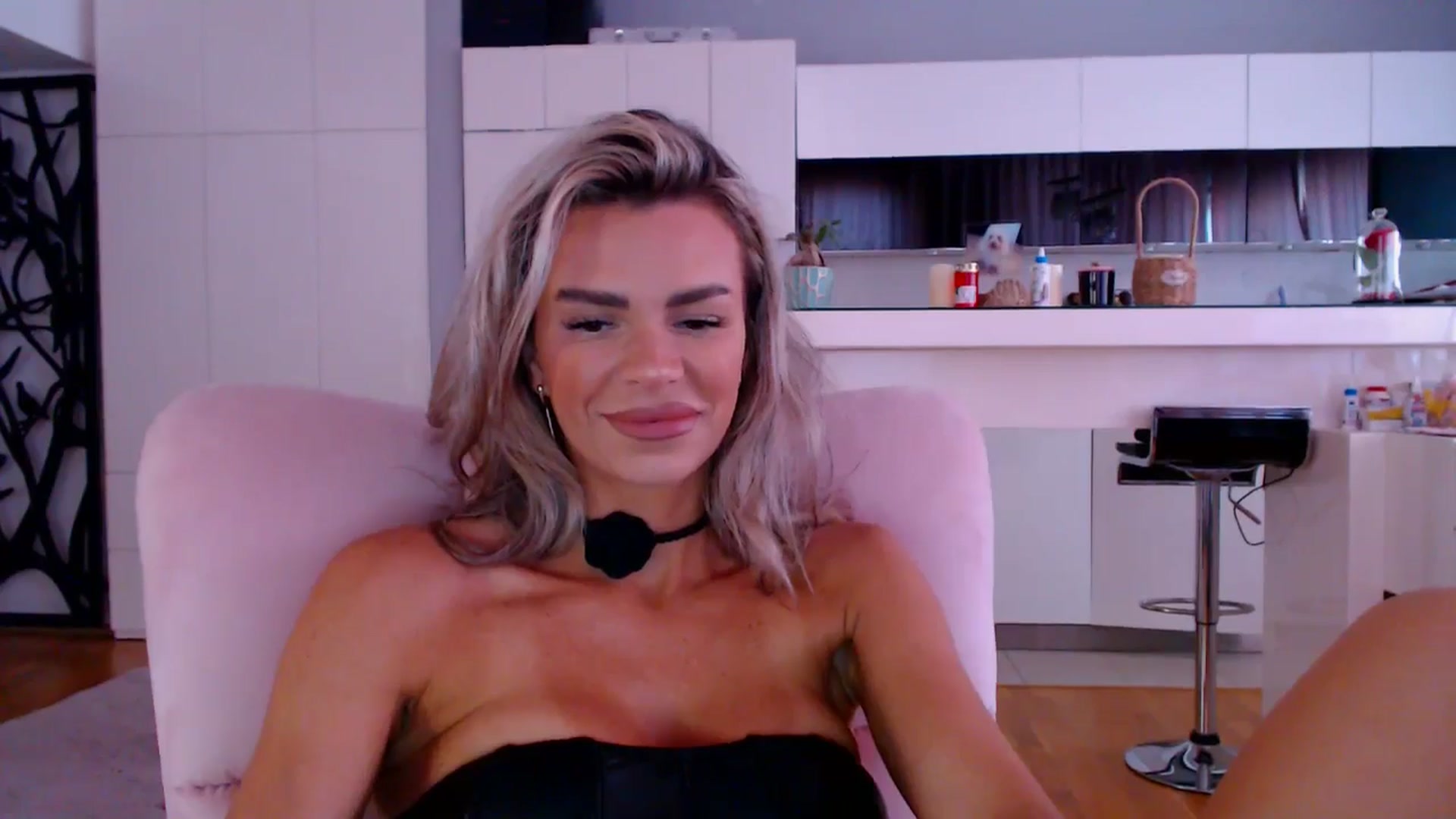 Gallery image thumbnail from D_y_y's myfreecams stream on, 04/23/2026, 05:15 image 16 of 20