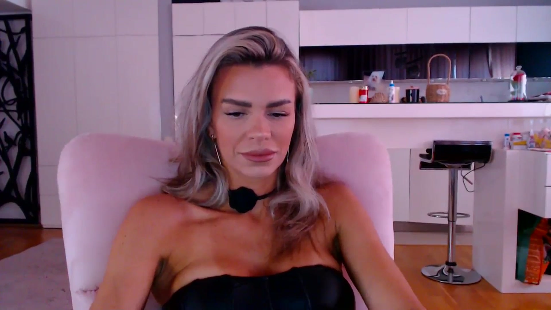 Gallery image thumbnail from D_y_y's myfreecams stream on, 04/23/2026, 05:15 image 9 of 20
