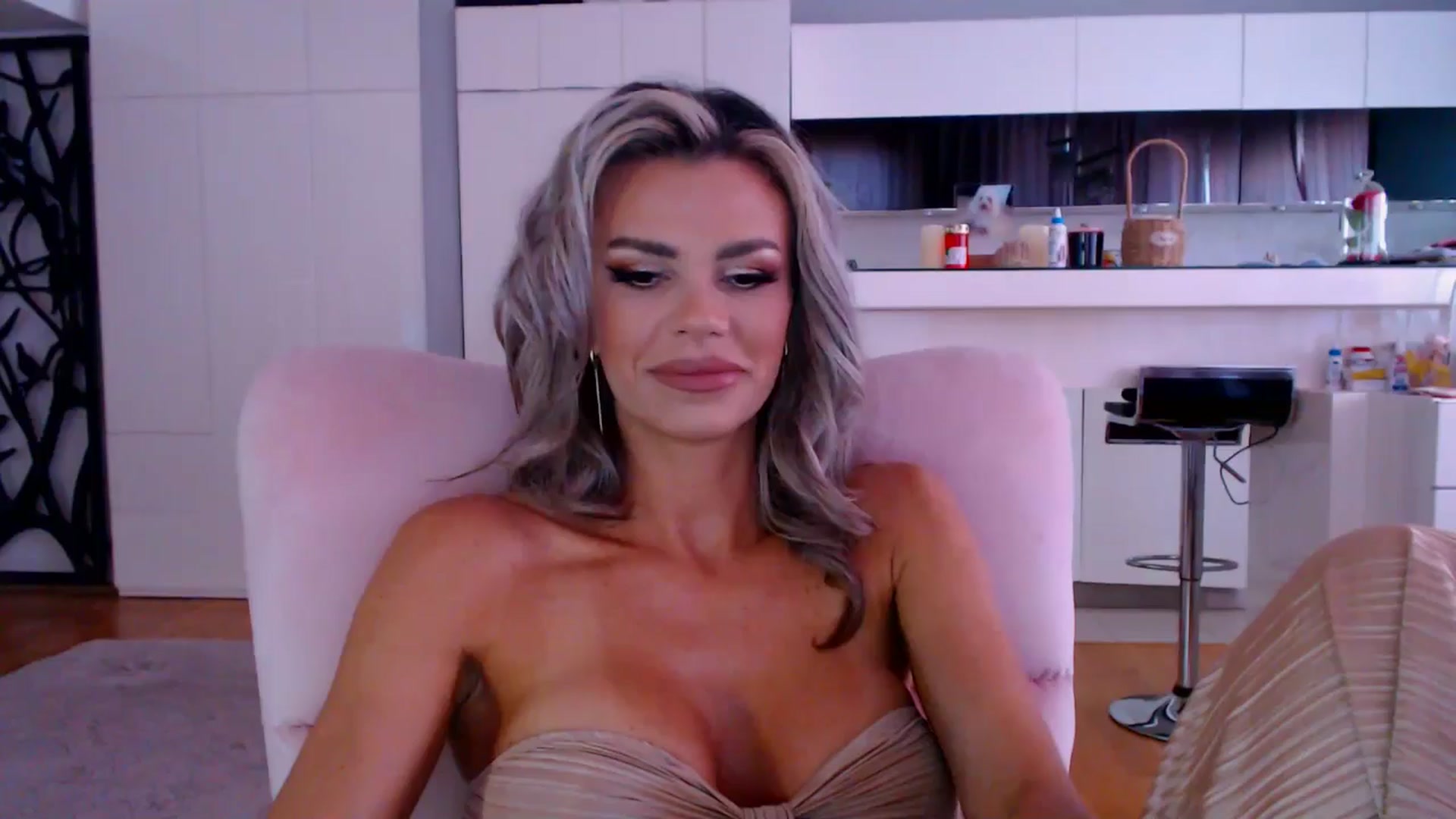 Gallery image thumbnail from D_y_y's myfreecams stream on, 04/26/2026, 05:14 image 1 of 20