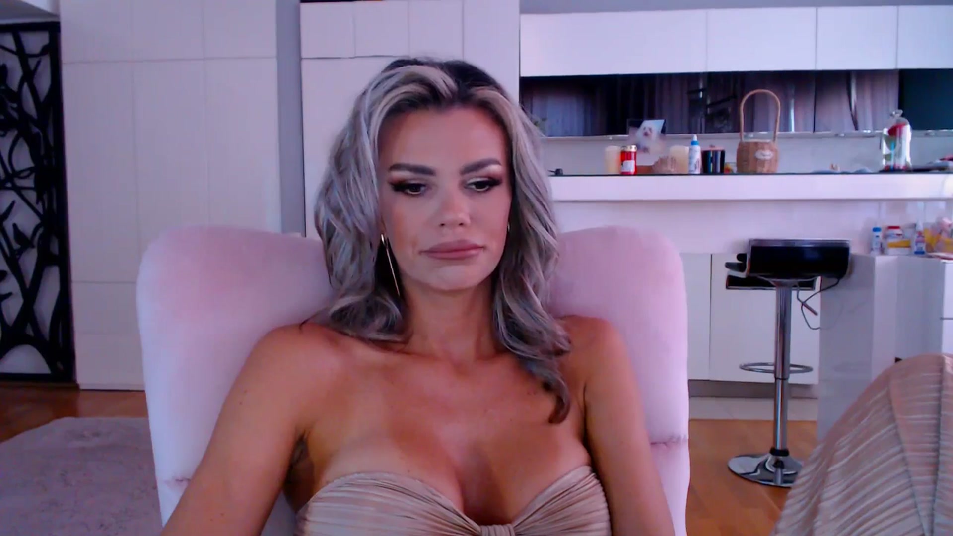 Gallery image thumbnail from D_y_y's myfreecams stream on, 04/26/2026, 05:14 image 4 of 20