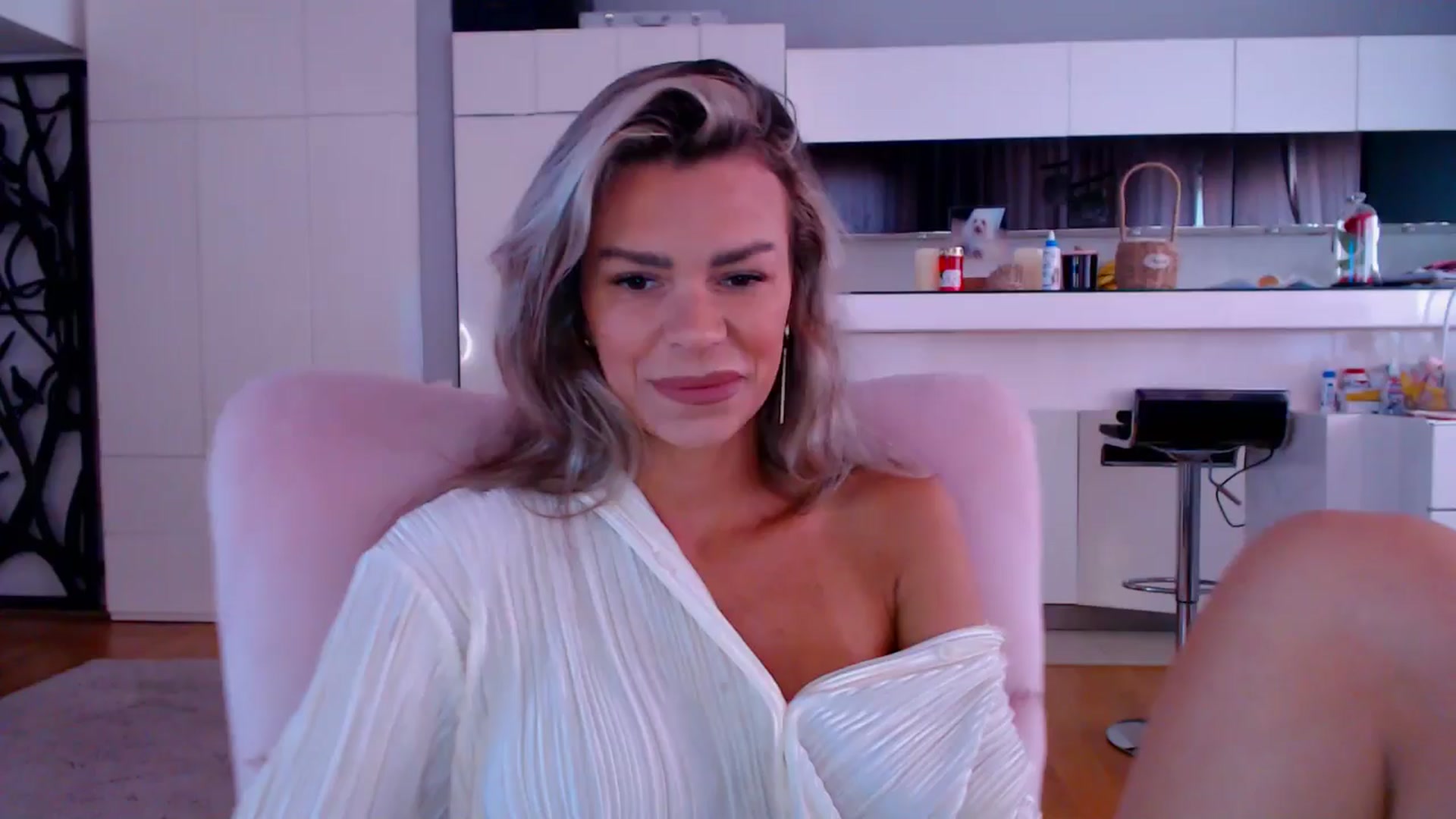 Gallery image thumbnail from D_y_y's myfreecams stream on, 04/28/2026, 05:16 image 17 of 20
