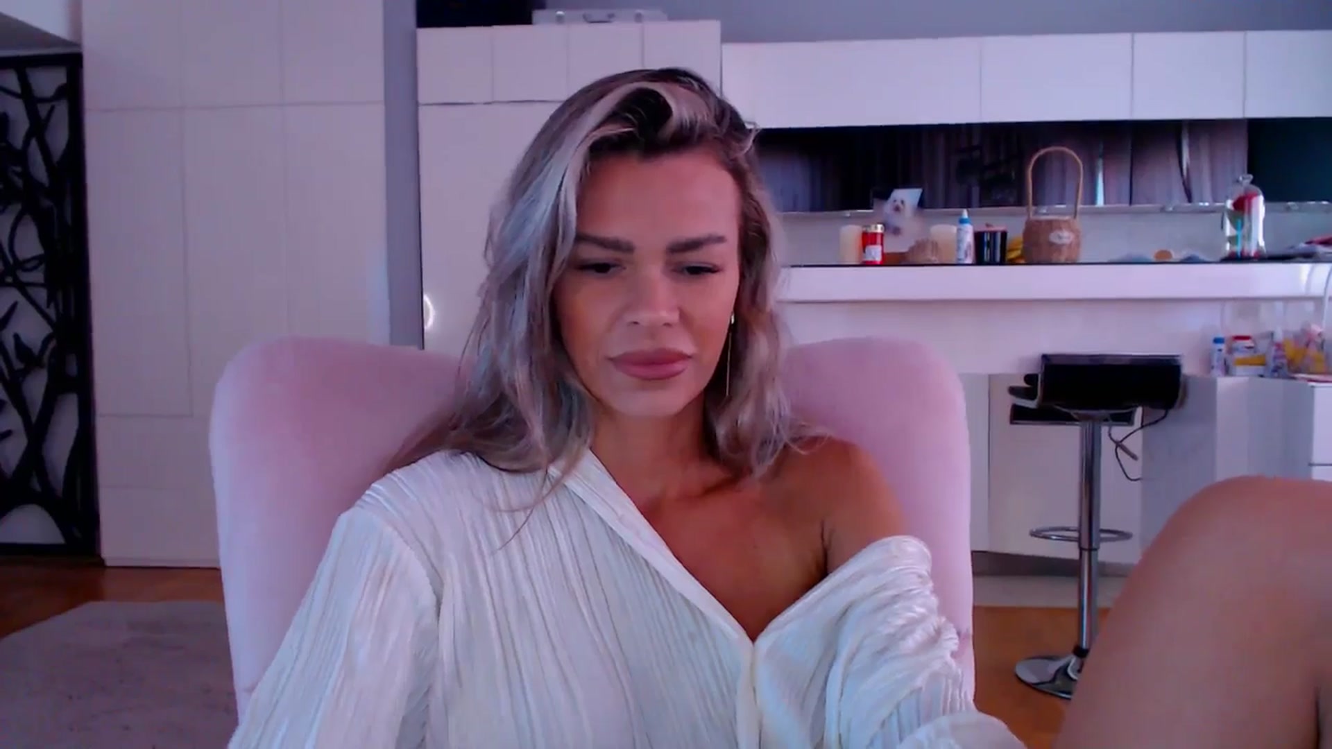Gallery image thumbnail from D_y_y's myfreecams stream on, 04/28/2026, 05:16 image 18 of 20