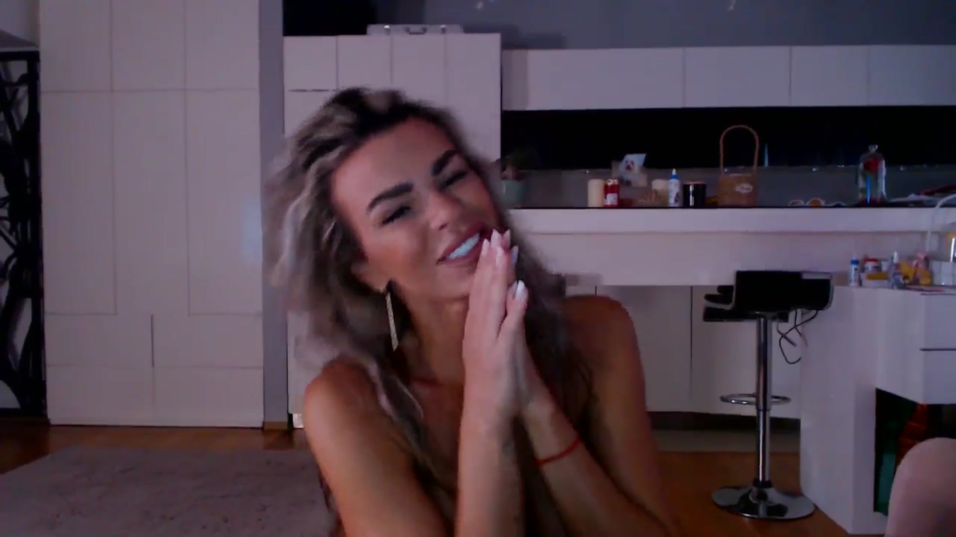 Gallery image thumbnail from D_y_y's myfreecams stream on, 04/30/2026, 05:40 image 6 of 20