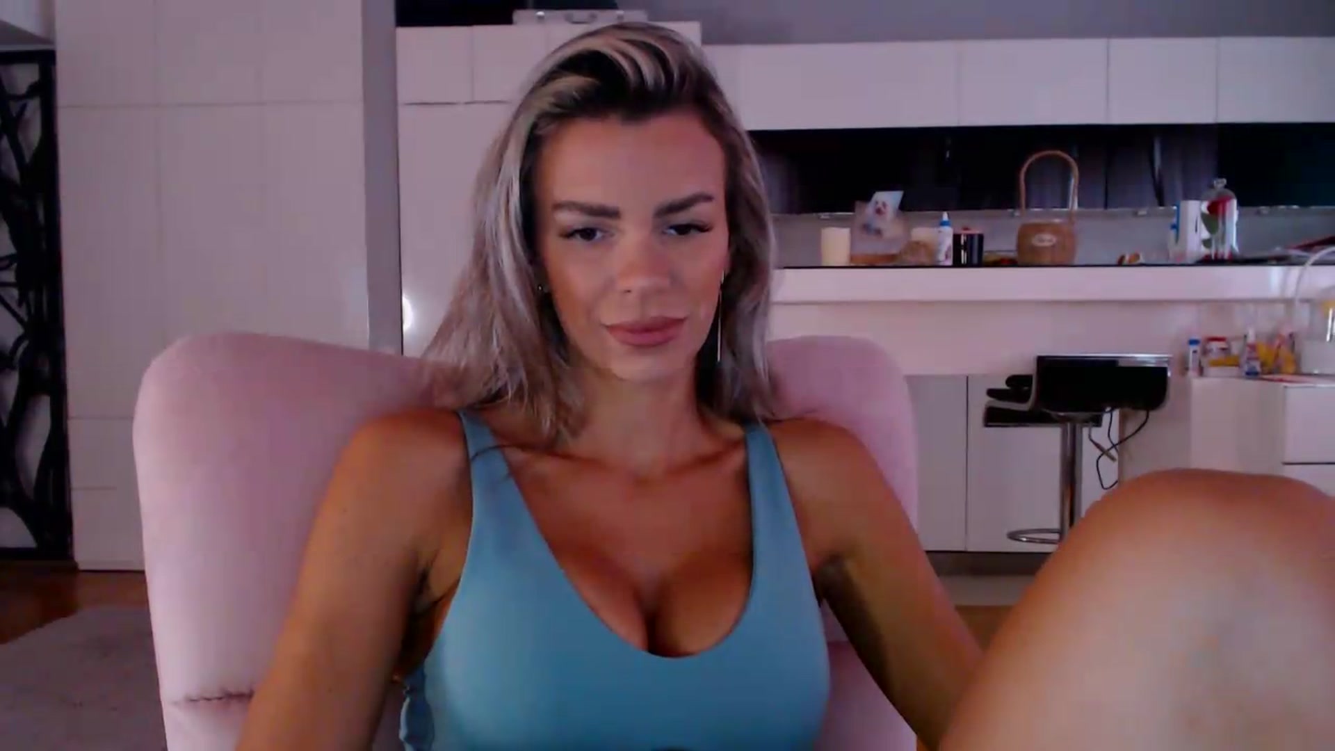 Gallery image thumbnail from D_y_y's myfreecams stream on, 05/20/2026, 04:42 image 18 of 20
