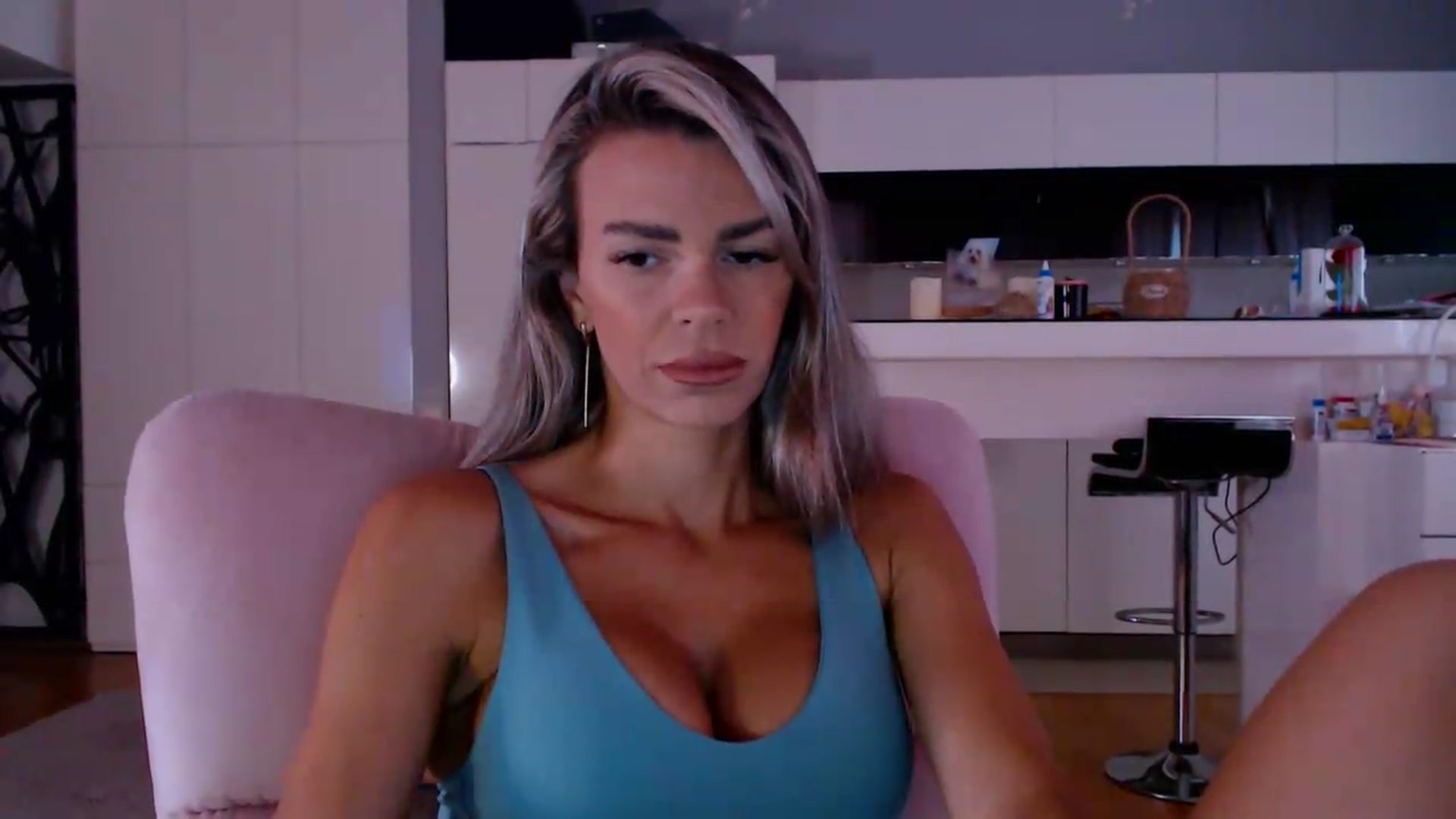 Gallery image thumbnail from D_y_y's myfreecams stream on, 05/20/2026, 04:42 image 4 of 20