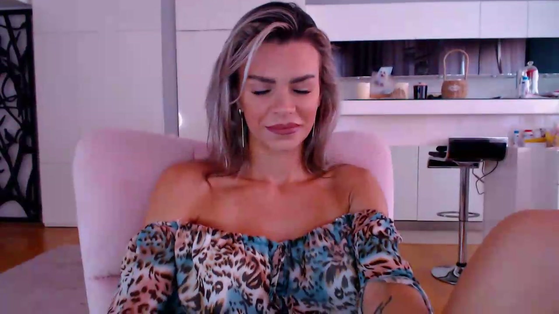 Gallery image thumbnail from D_y_y's myfreecams stream on, 05/28/2026, 05:35 image 10 of 20