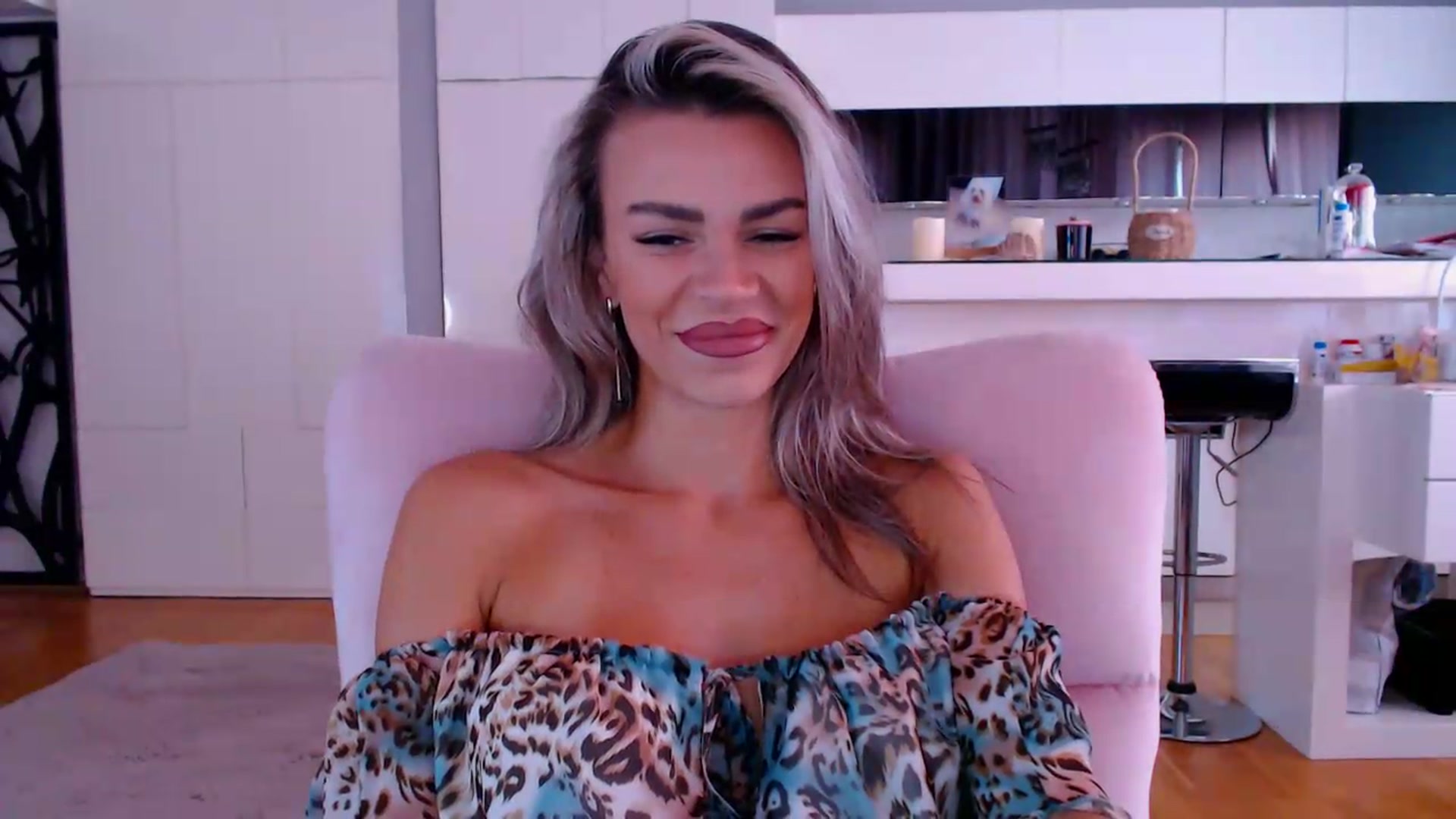 Gallery image thumbnail from D_y_y's myfreecams stream on, 05/28/2026, 05:35 image 17 of 20